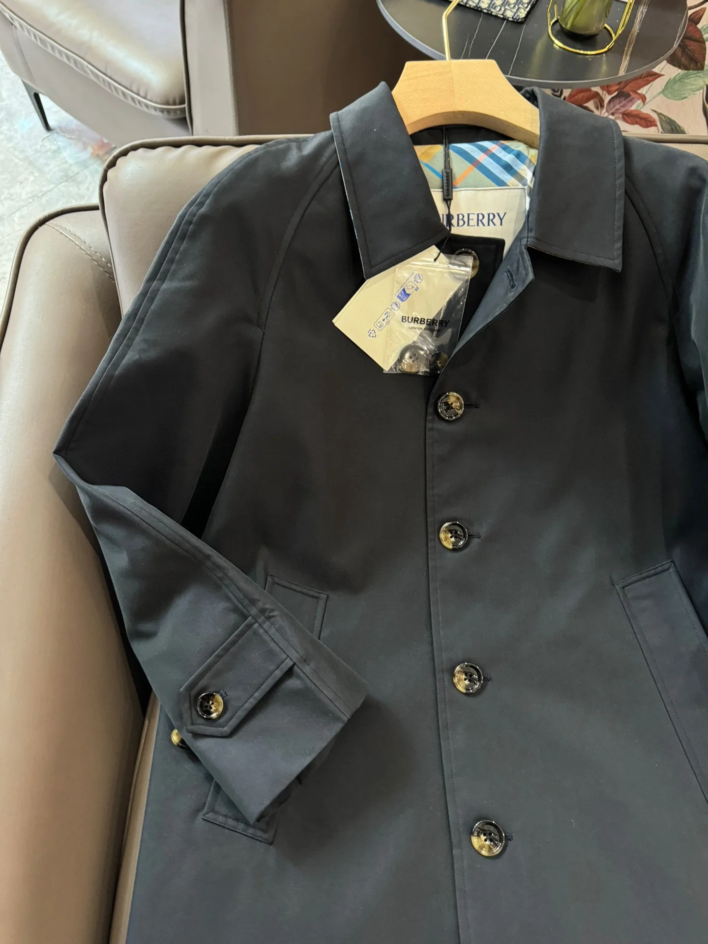 Тренч Burberry 2403-24ss на пуговицах, черный