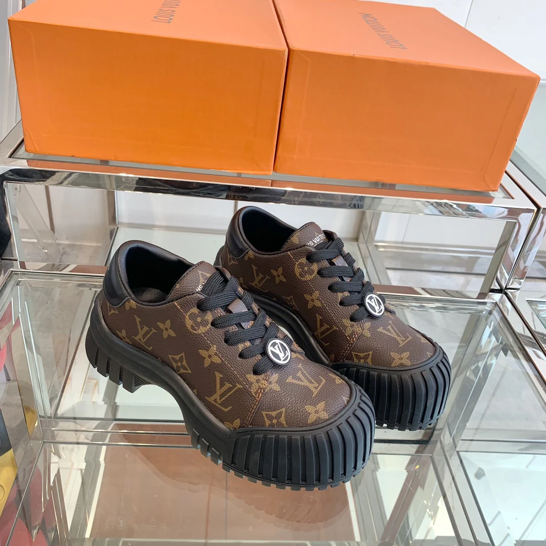 Новинка LV 2023 года - Кроссовки на платформе - Монограмма, коричневый цвет