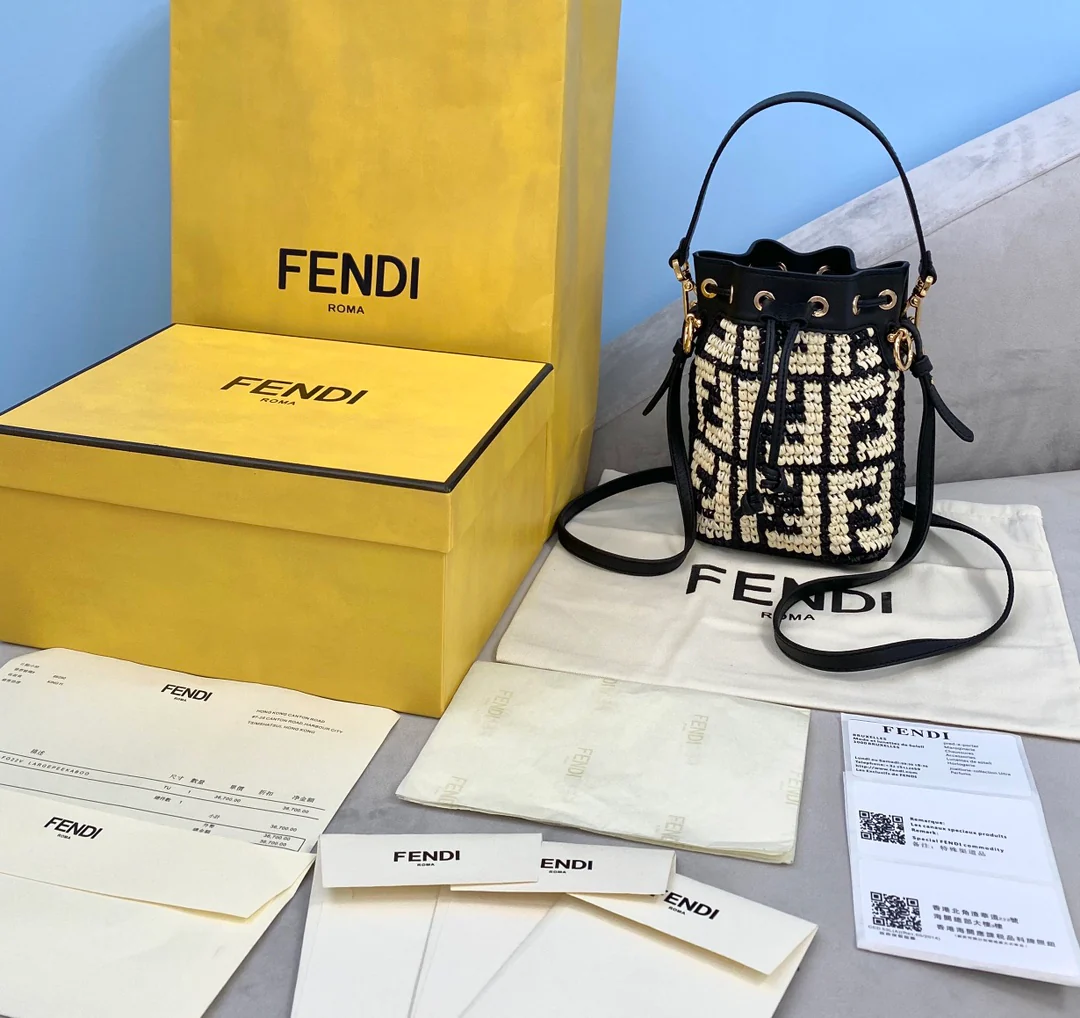 Миниатюрная плетеная сумка-ведро Fendi Mon Tresor черного цвета