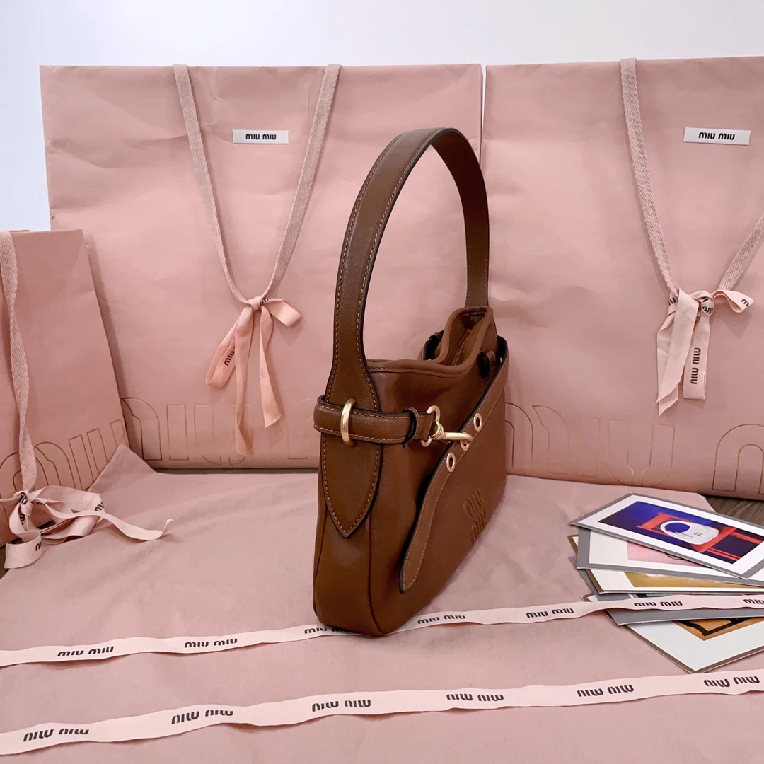 Кожаная сумка Miu Miu Aventure Lock-on