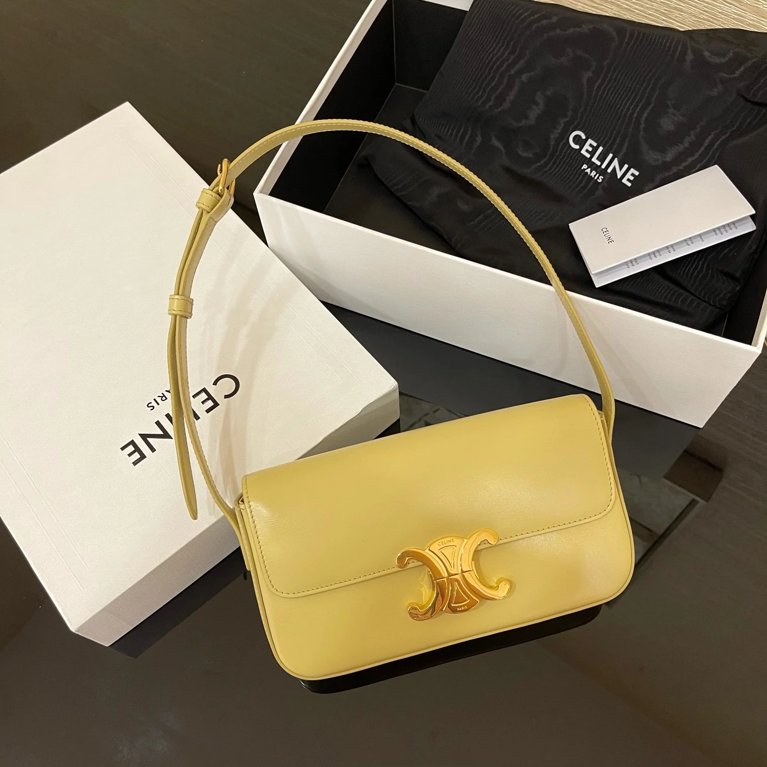 Кожаная сумка через плечо Celine Triomphe - желтая