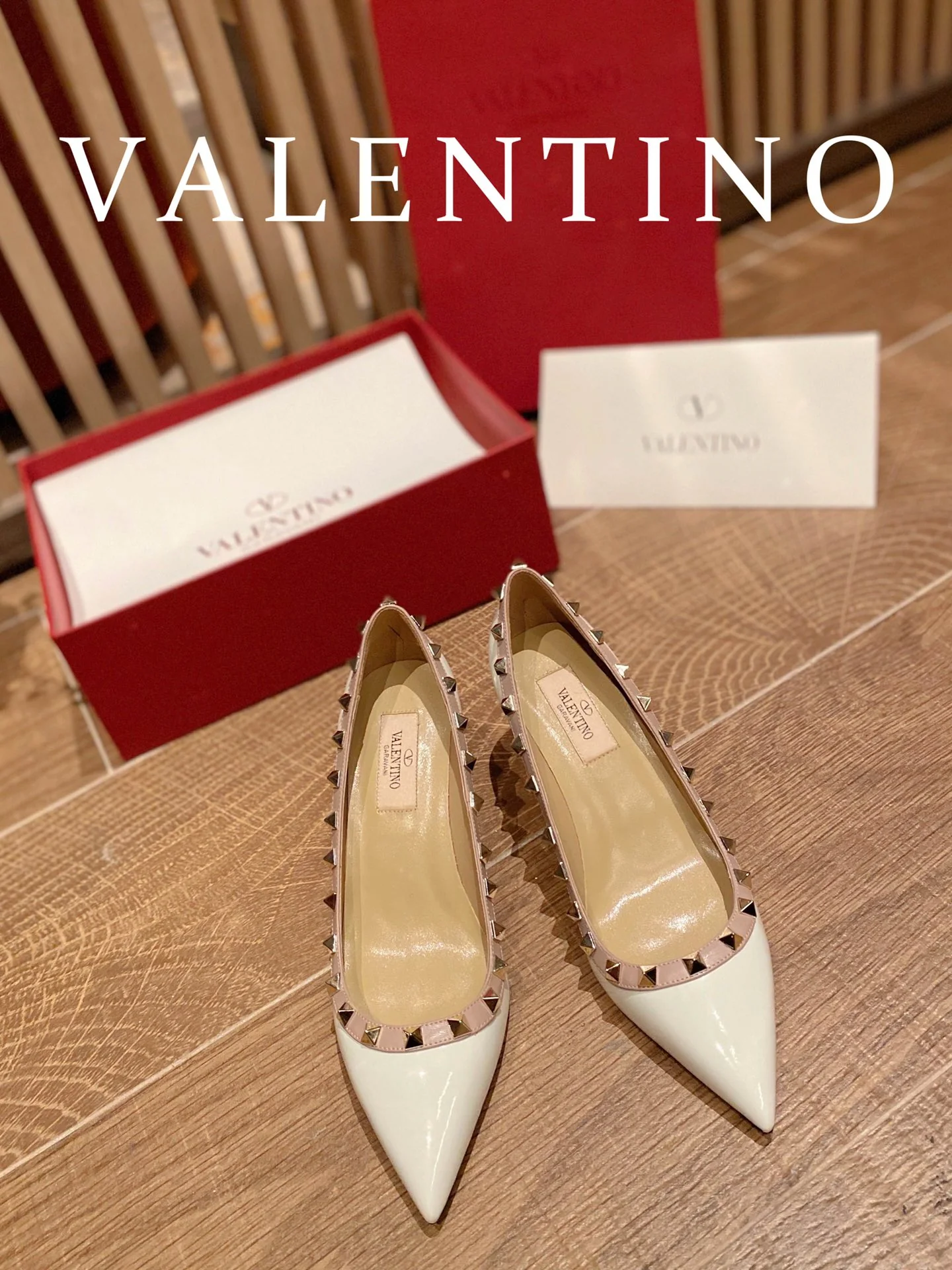 Классические туфли на среднем каблуке Valentino - белые