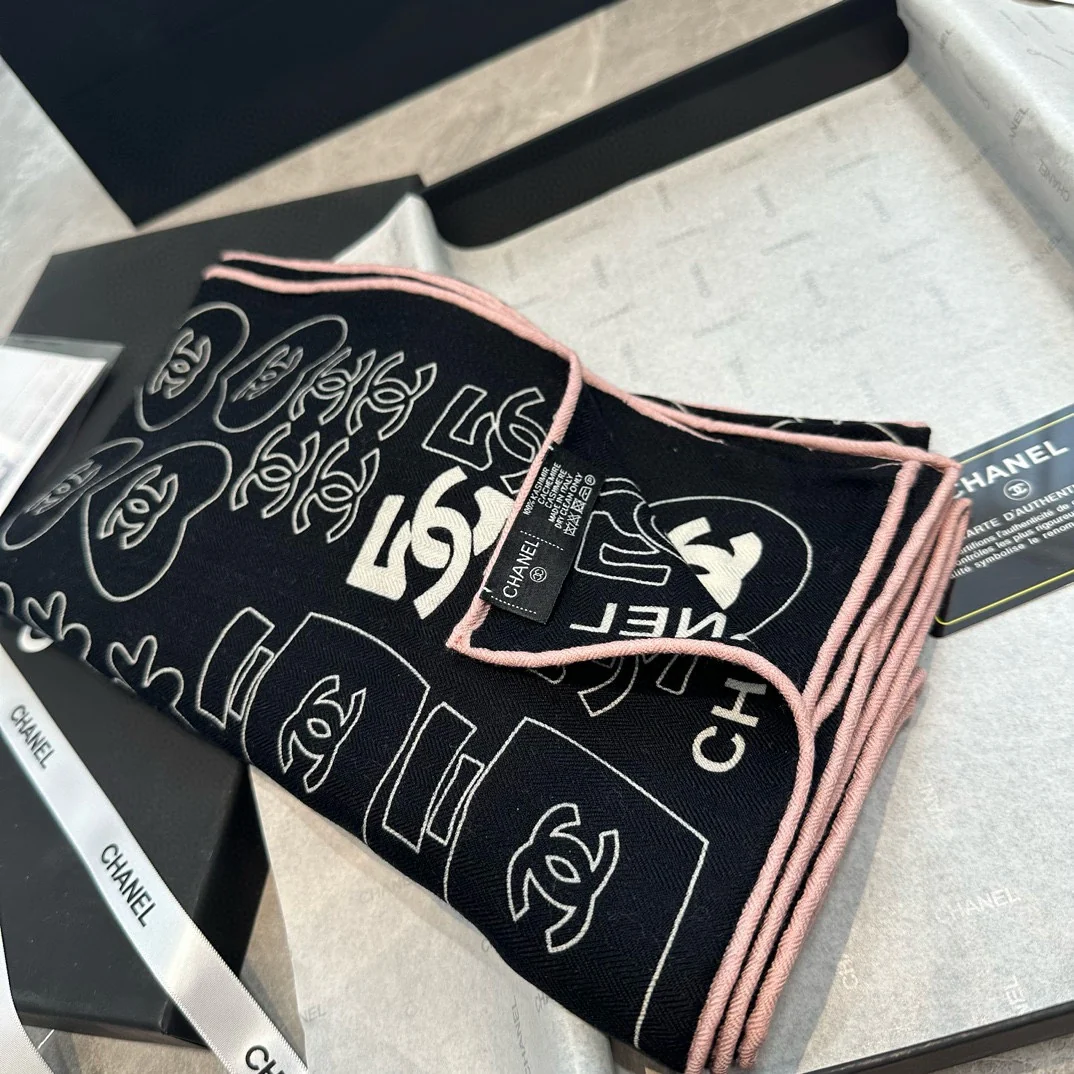 Классический бархатный шарф Chanel Camellia 2024 года - 140-140