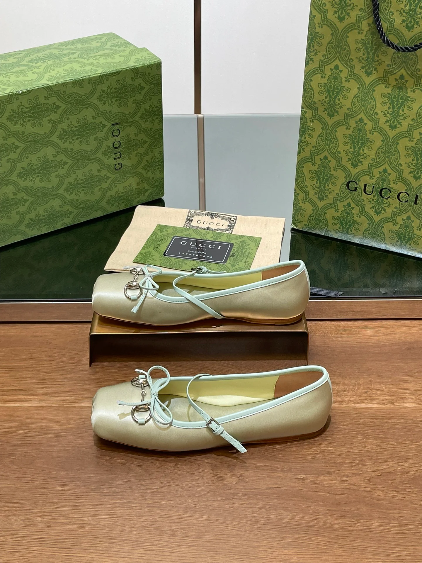 Балетки Gucci 2024 Ballet Step Buckle Flats - серебристые