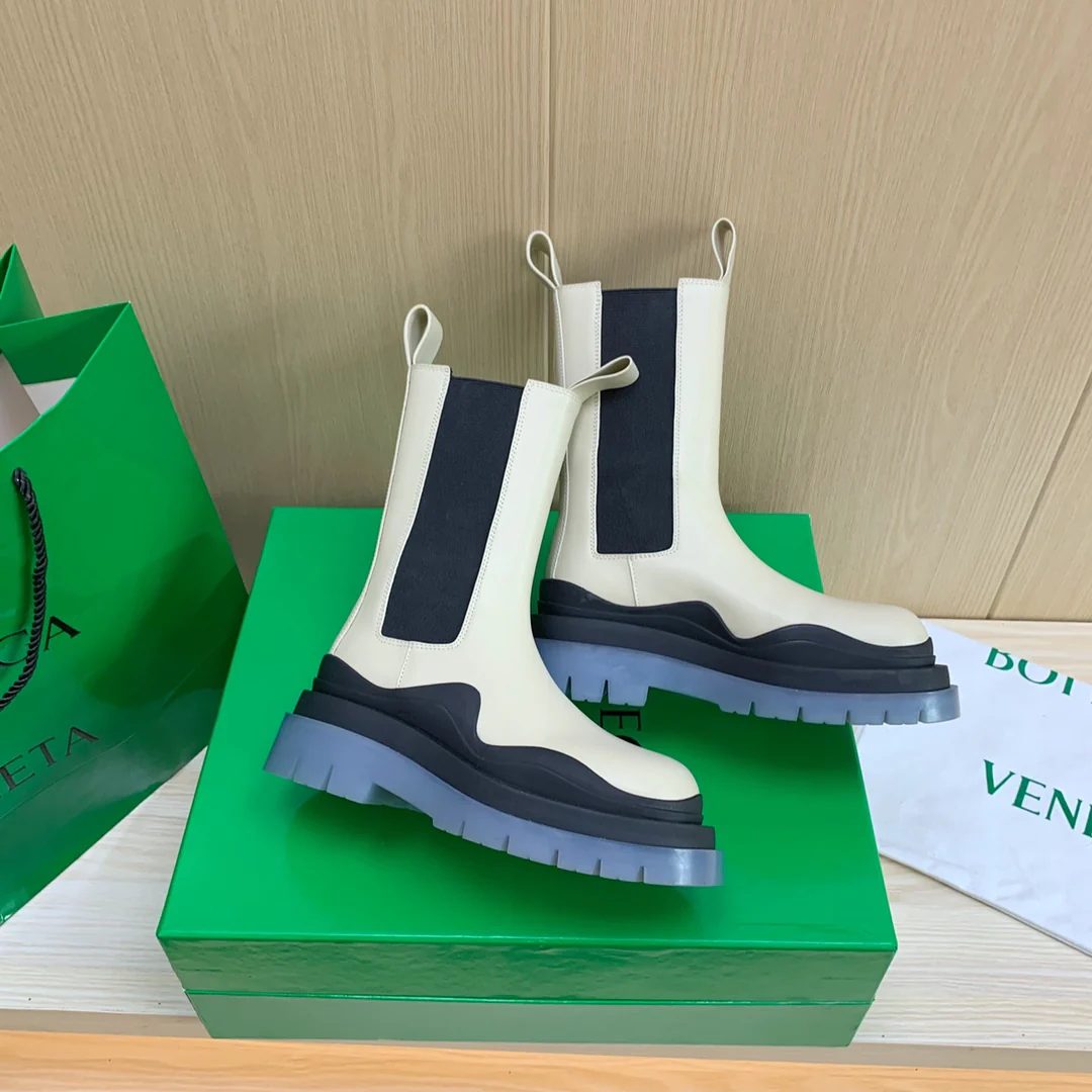 Новые сапоги средней высоты BV-22 из осенне-зимней коллекции - синяя прозрачная подошва.