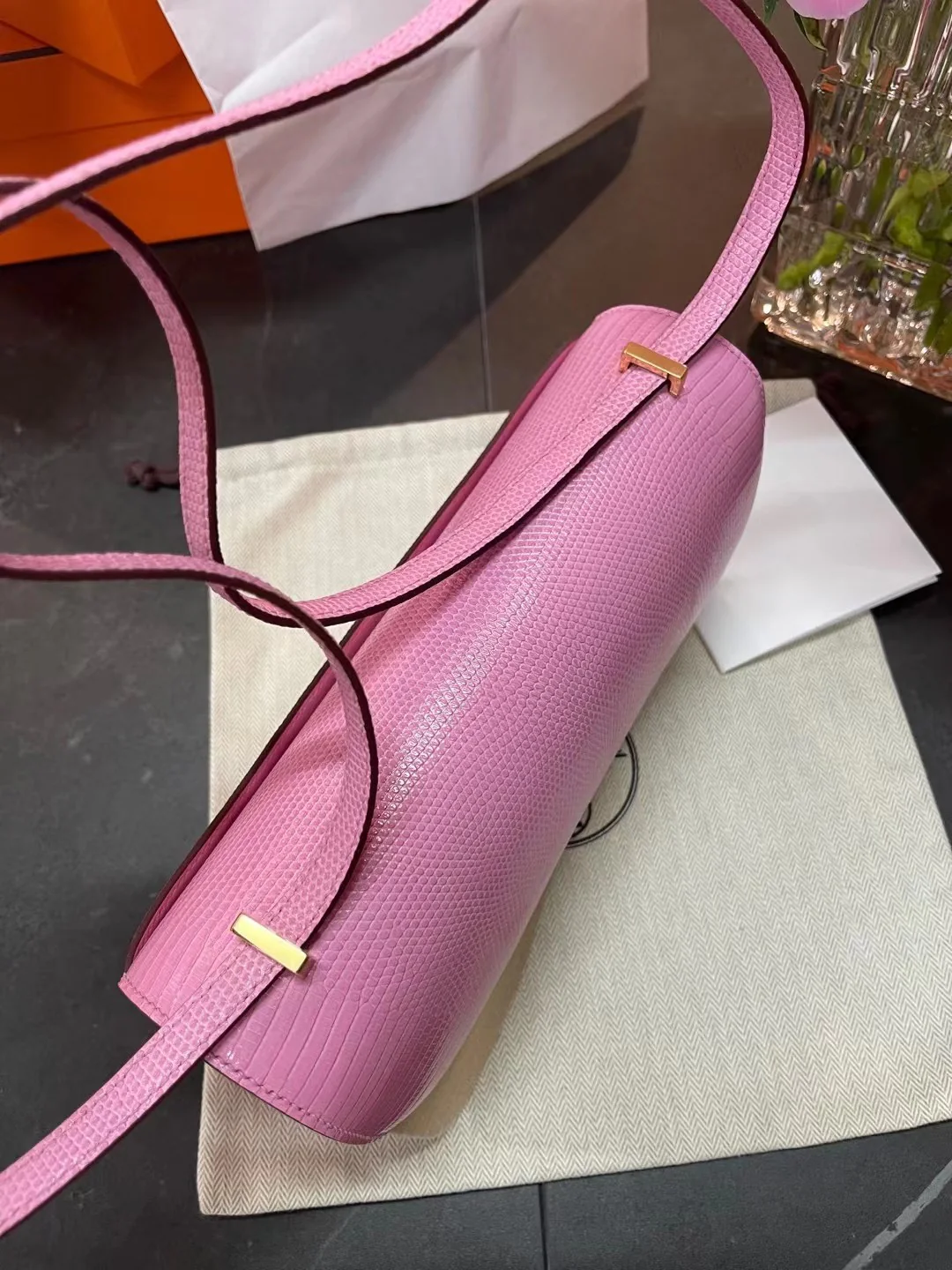 Пряжка Hermes Constance 26 Elan с изображением ящерицы и розовым золотом