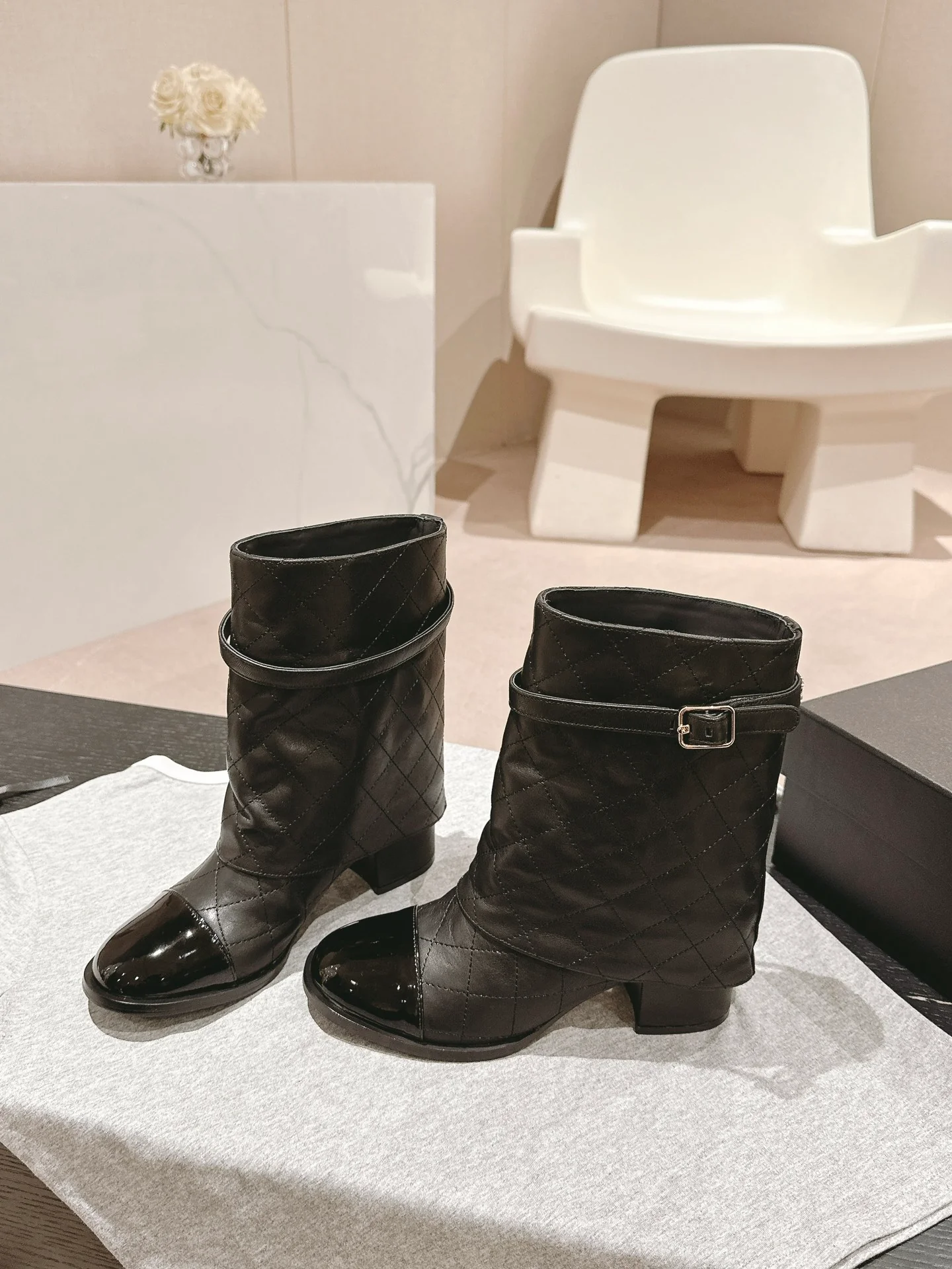 Ботинки Chanel 2024 до середины икры - черные