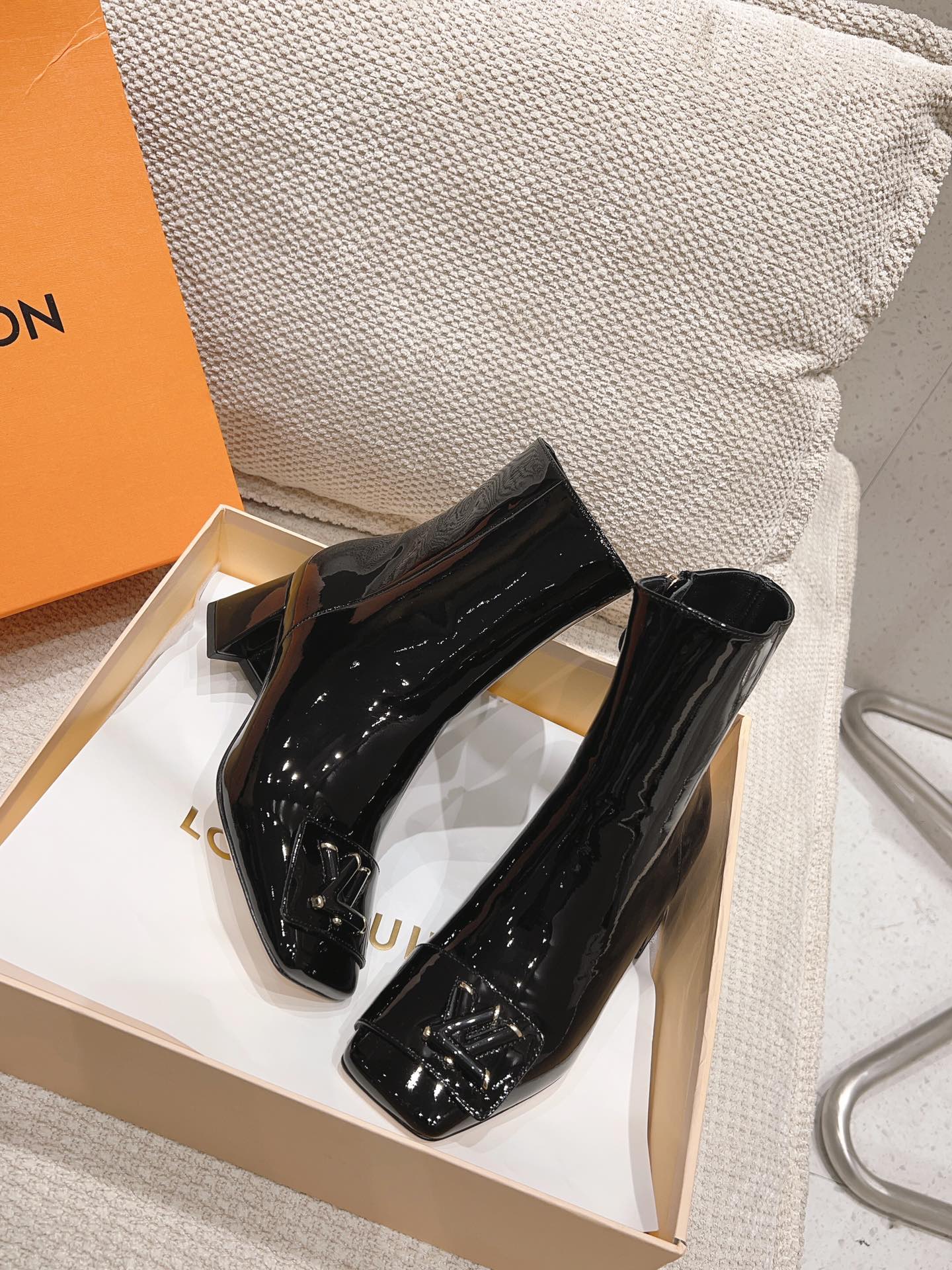 LV-2024 - Сапоги на высоком каблуке - Черные