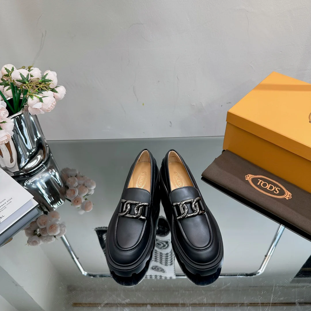 Лоферы на платформе Tods - черные