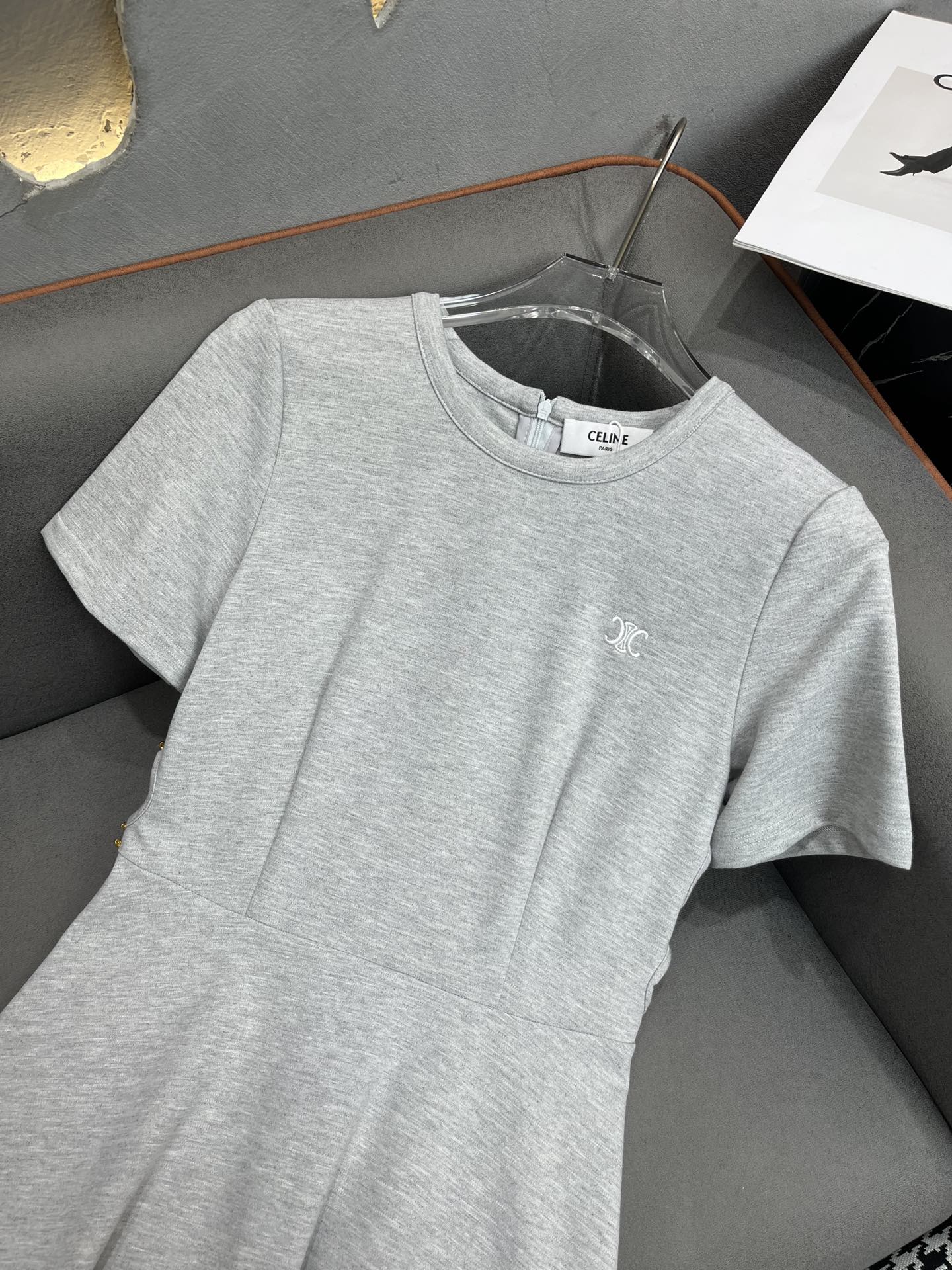 Платье Celine 2404-24ss весна/лето с рваным дизайном, омолаживающее и стройнящее, серое.