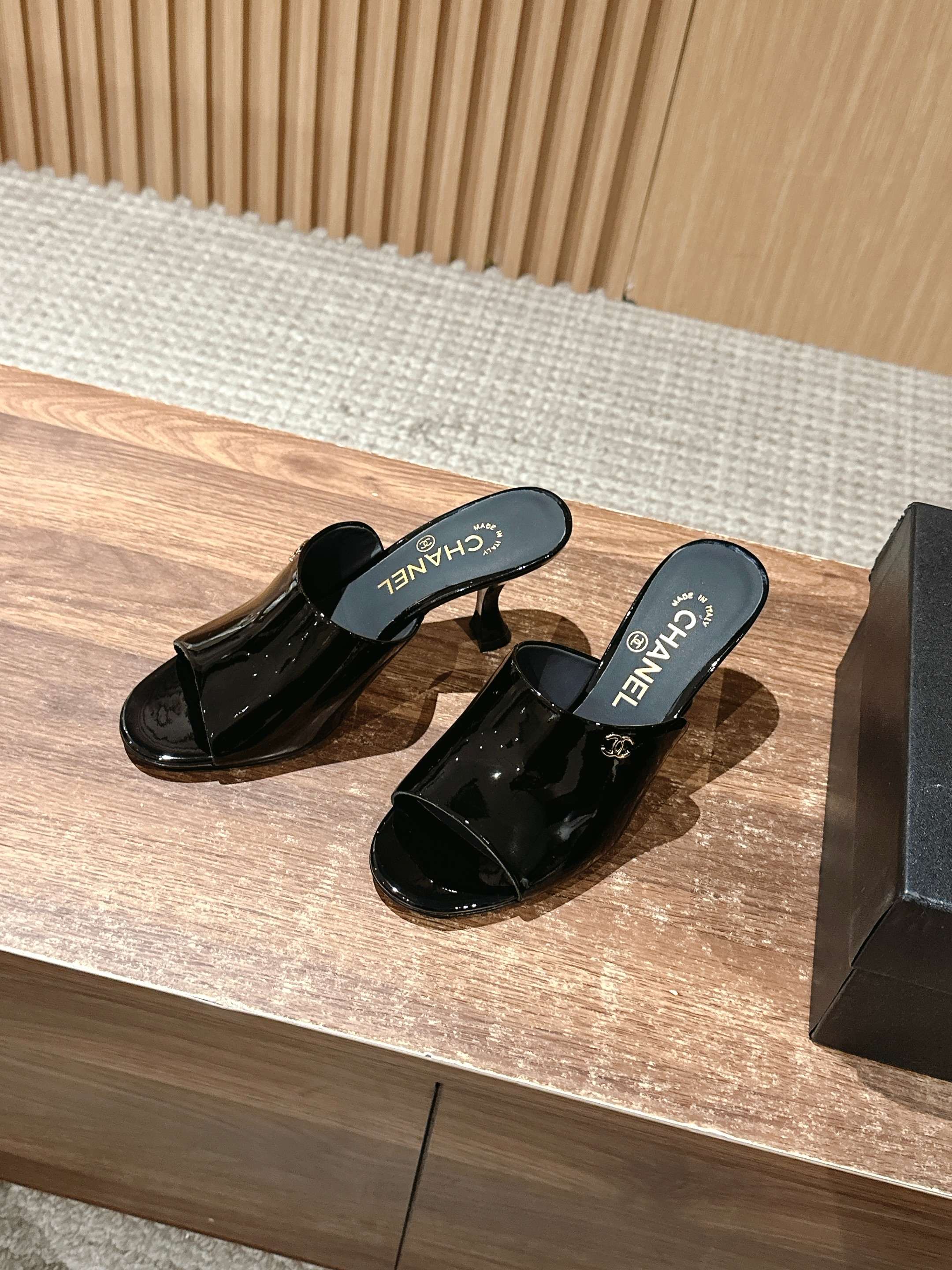 Новинка лета 2025 от Chanel - Босоножки на высоком каблуке - Черные