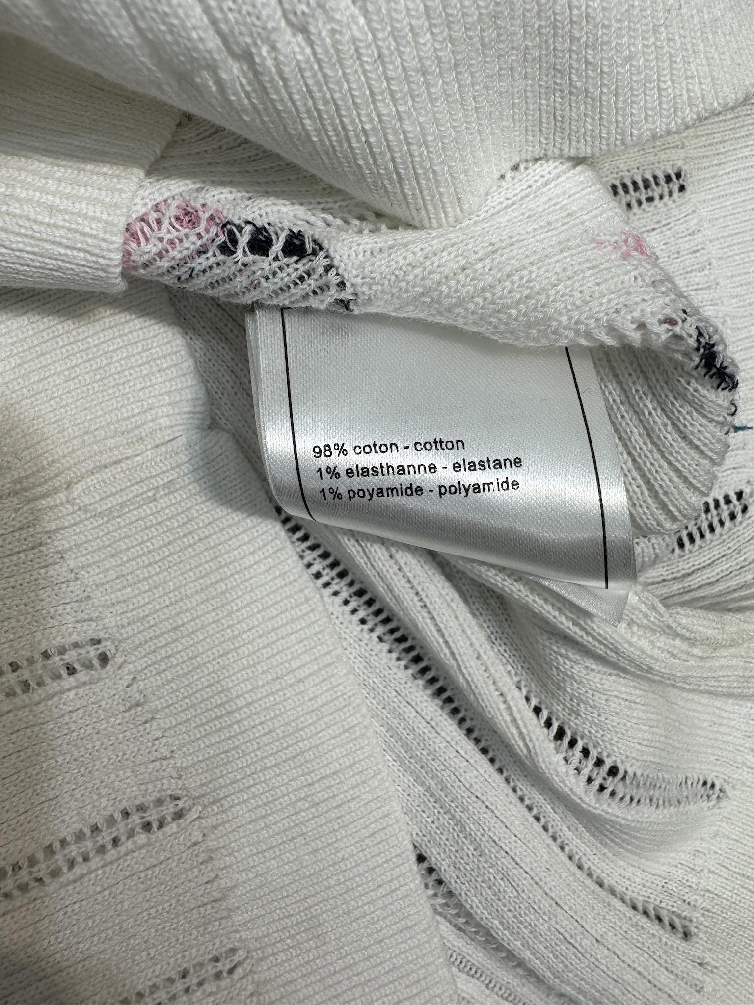 В стиле Chanel - 2403 - Трикотажный топ с короткими рукавами и жаккардовым узором в виде четырехлистного клевера - Белый