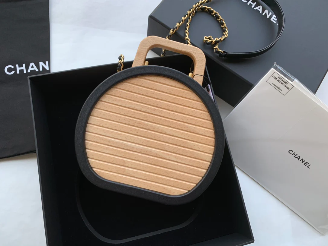 Новинка весны 2022 года от Chanel - Сумка в деревянной коробке - Лимитированная серия