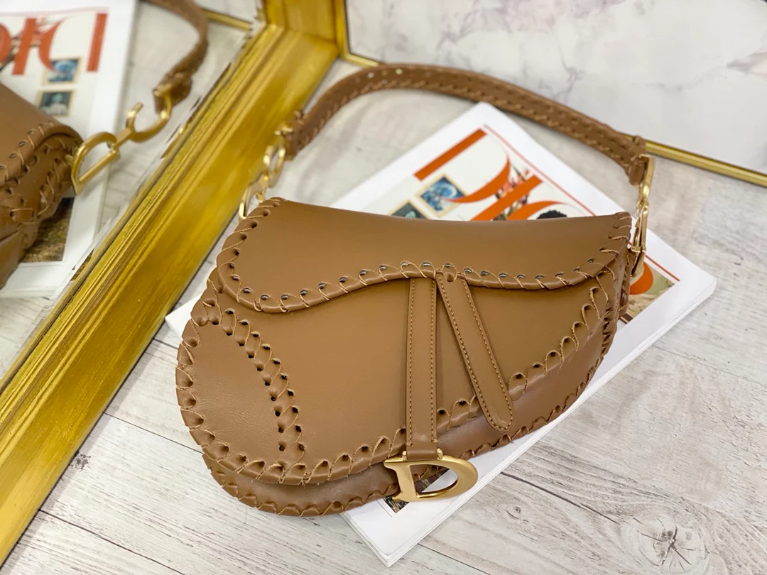 Сумка Dior Saddle Bag - плетеная - большая - карамельного цвета - 25 см