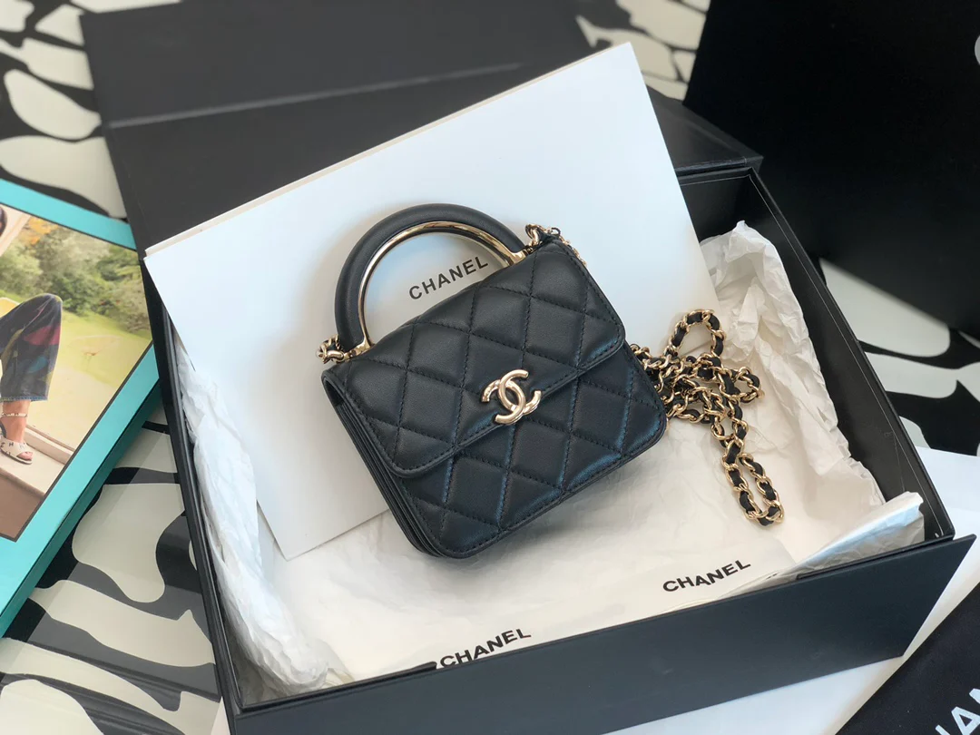 Маленькая сумка Chanel 2022 Métiers d'Art Collection — черный — кожа ягненка