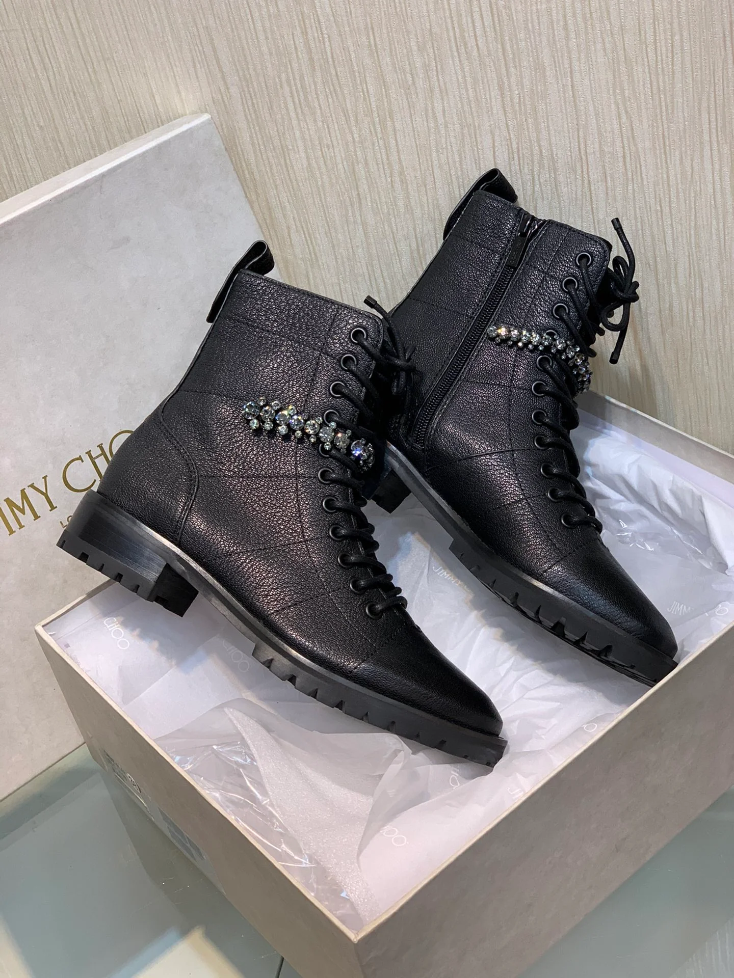 Jimmy - Новинка сезона осень/зима 2022 - Женские сапоги, украшенные стразами Swarovski