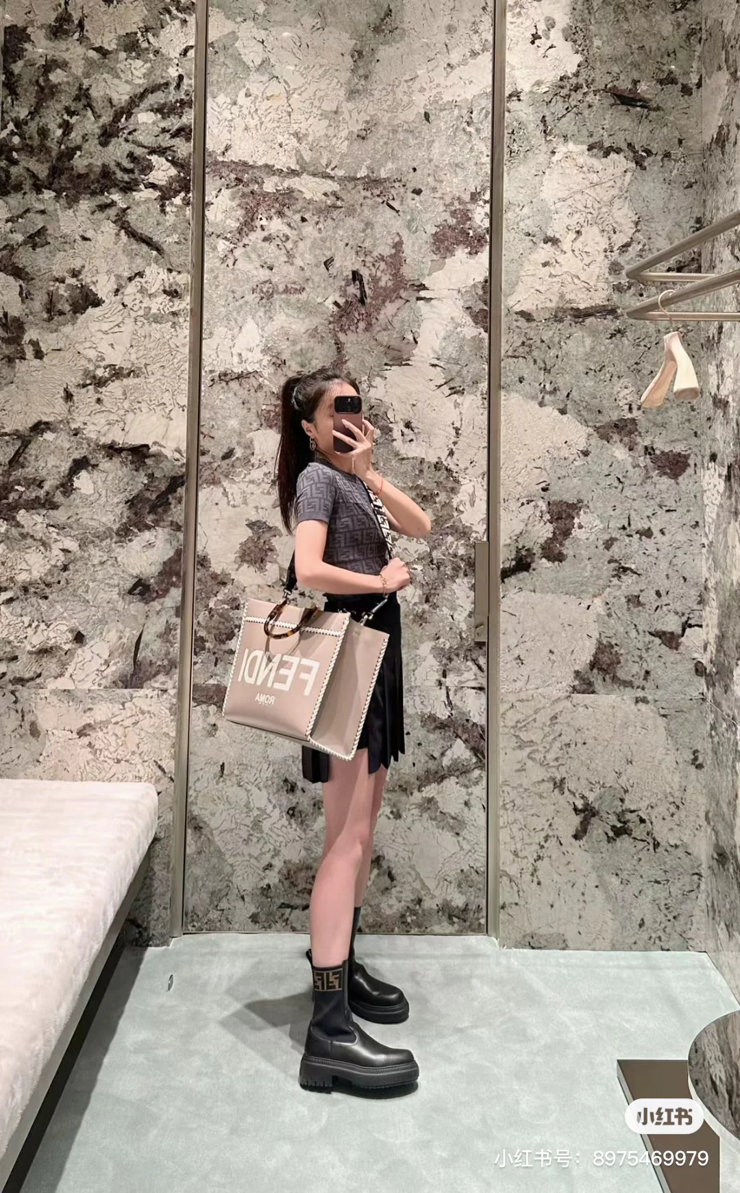 Новинка сезона осень/зима 2023 от Fendi - Ботильоны с монограммой - Черные