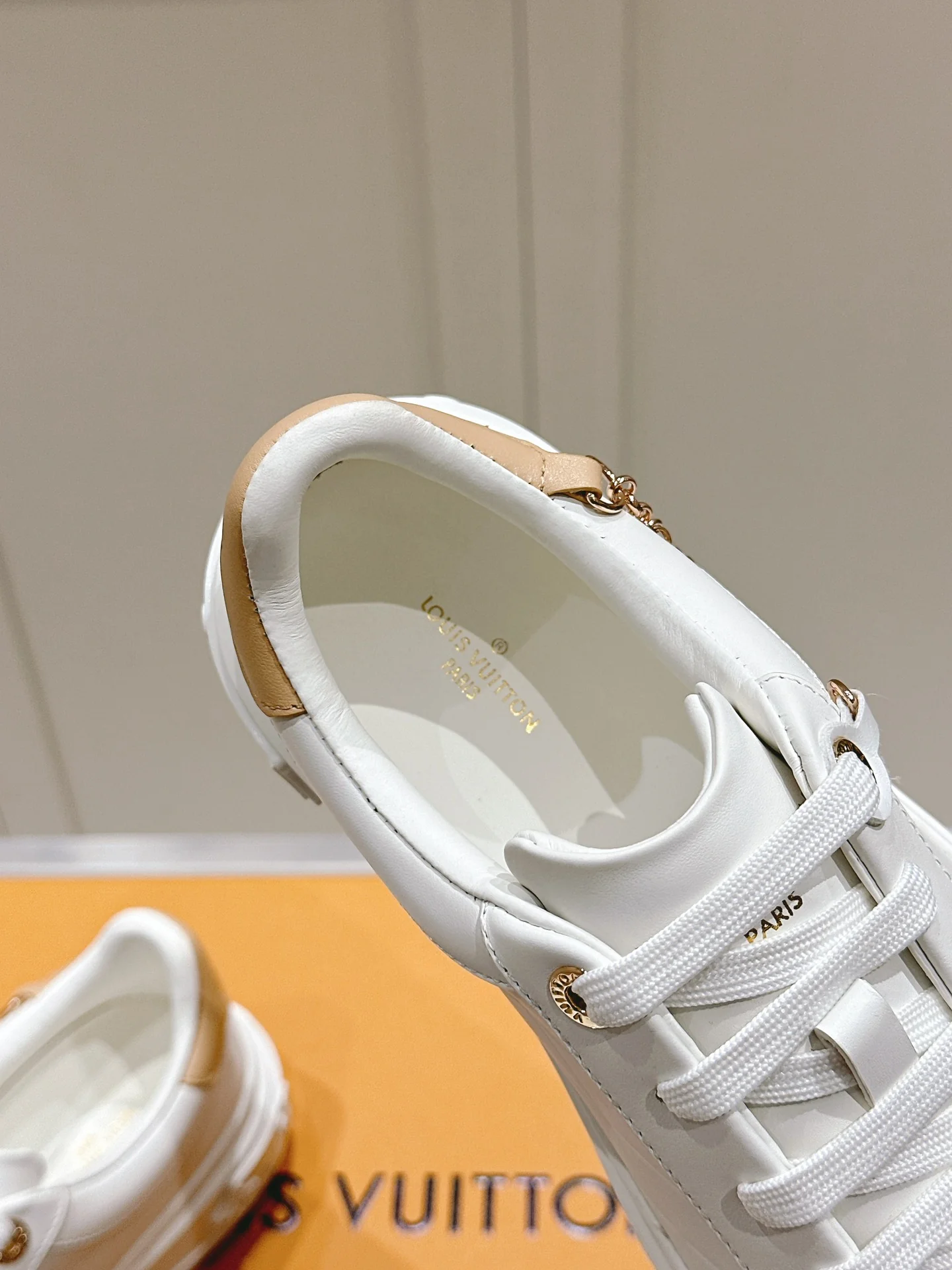 Кожаные скейтбордистские кроссовки LV-2024 - белые