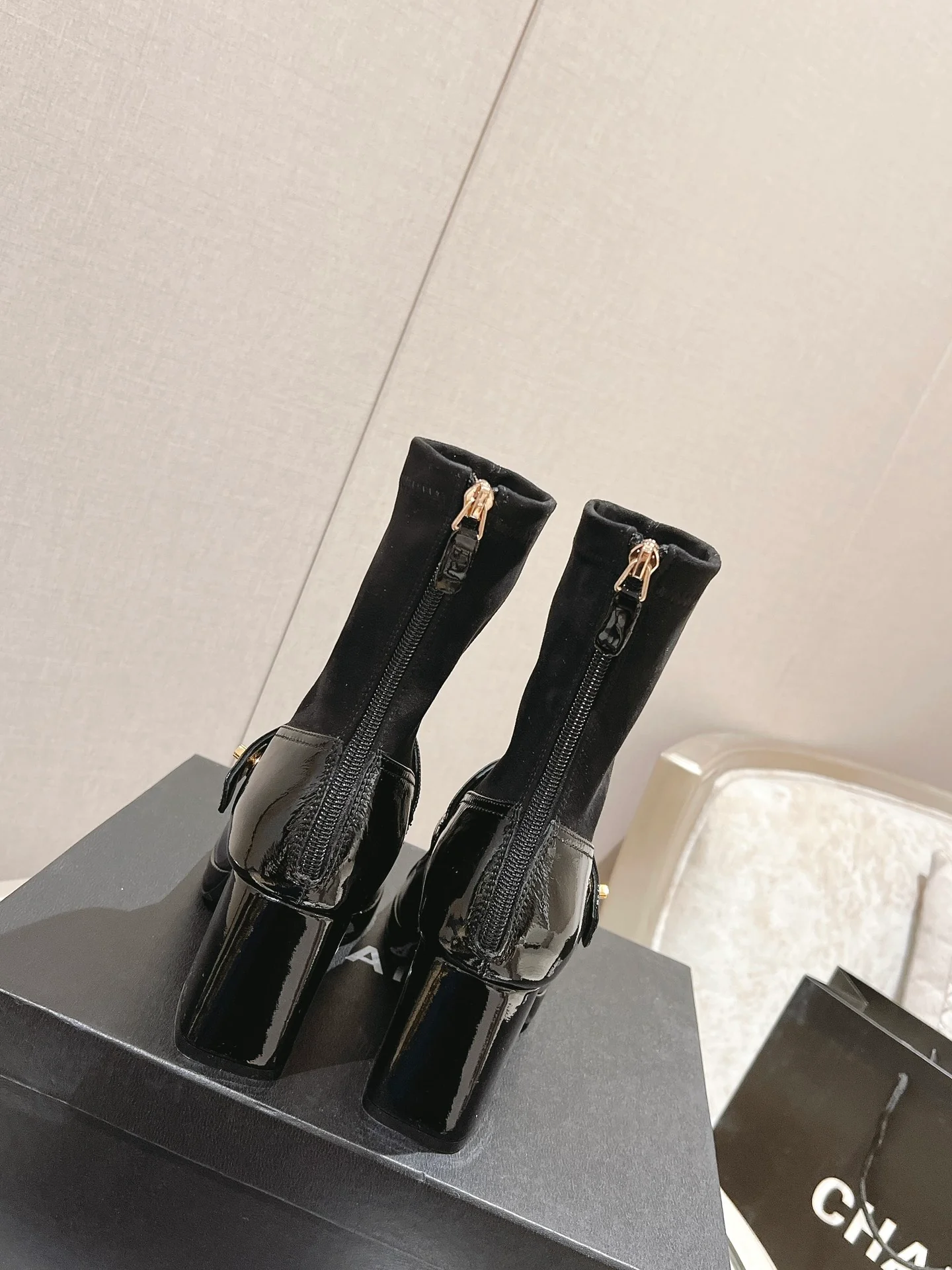 Унисекс лоферы Chanel в стиле показа на парижском подиуме, черные.