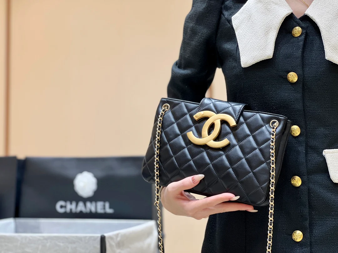 Сумка Chanel 24c Vintage из стеганой кожи с цепочкой - классическая сумка через плечо Element - черная