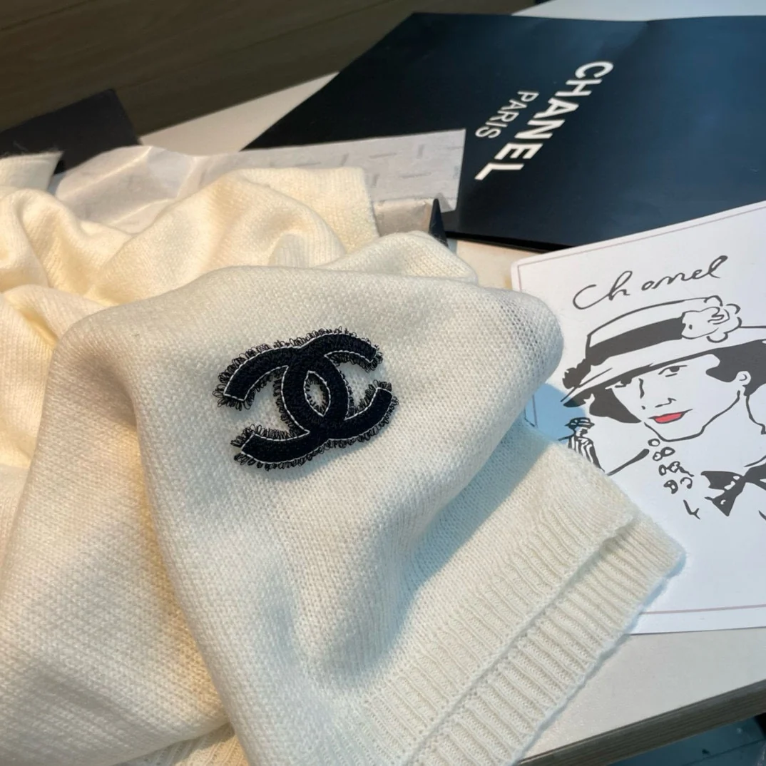 Вязаный шарф Chanel 2024 года