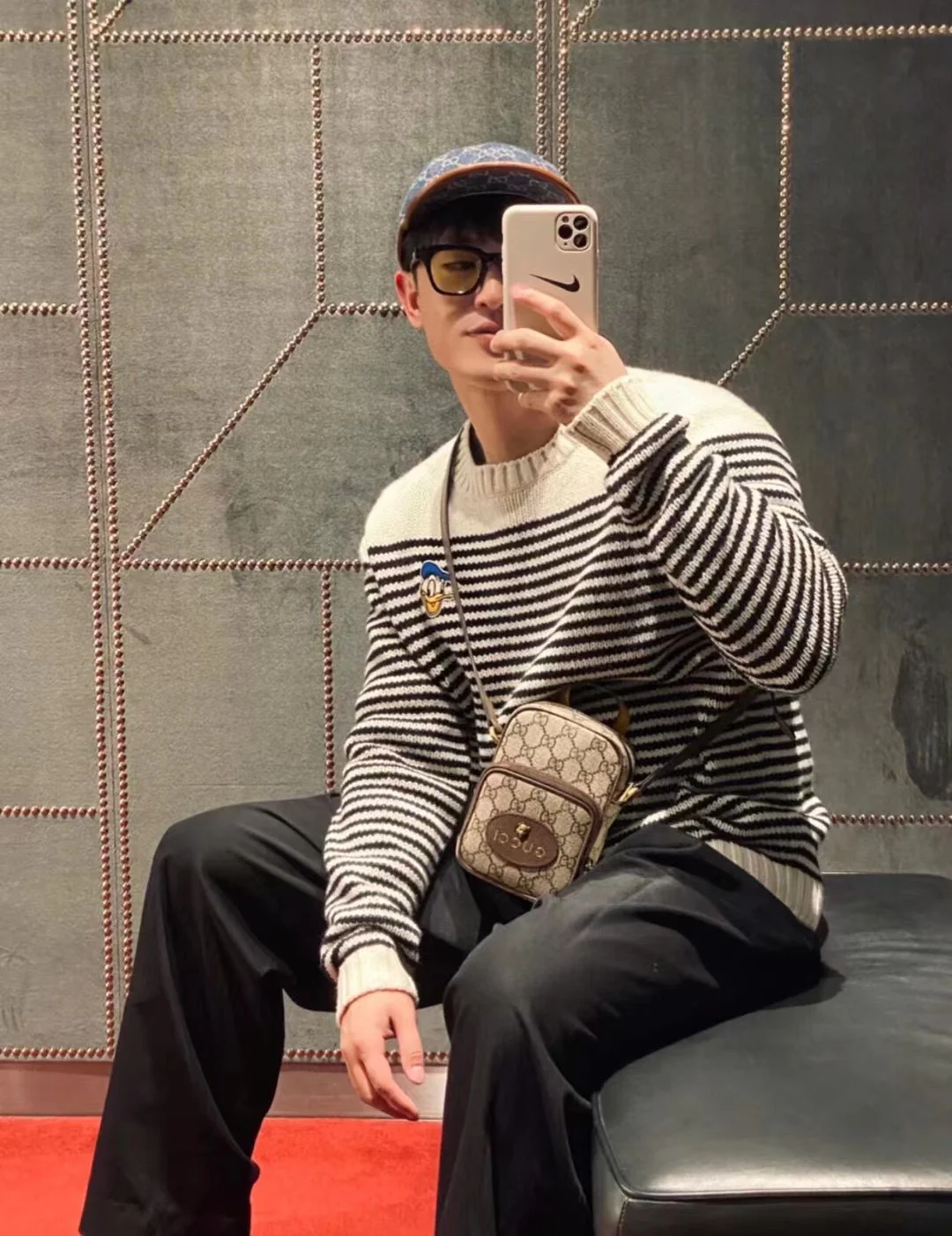 Сумка для телефона Gucci с головой тигра