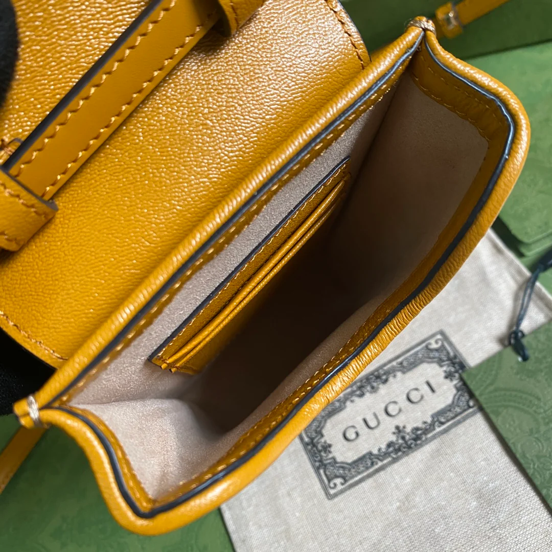 Сумка для телефона Gucci с цепочкой и замком