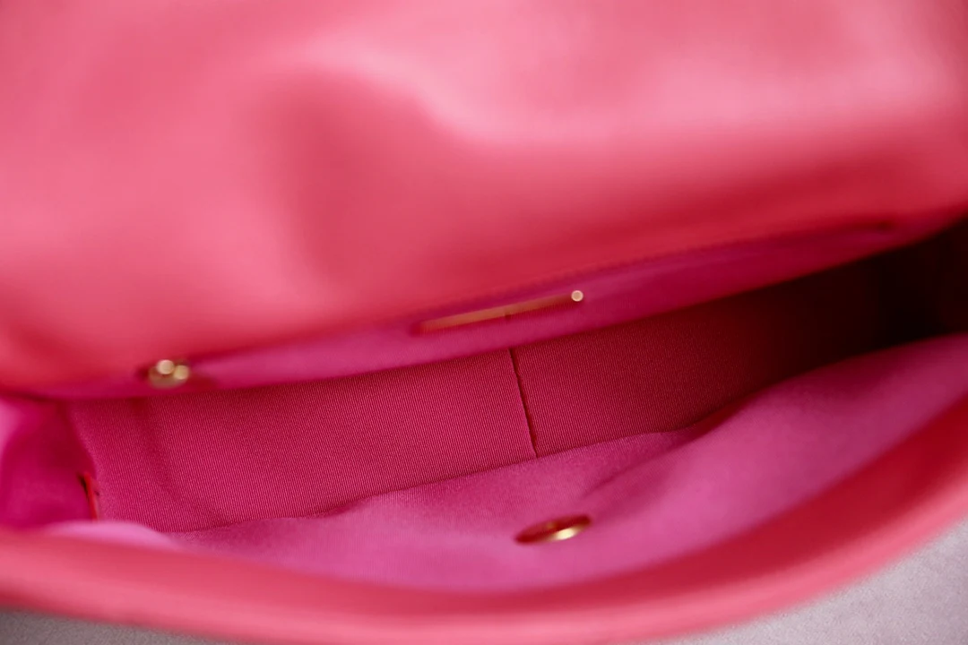 Пудра для помады Chanel 19bag Medium