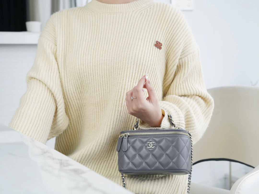 Длинная сумка Chanel - серая