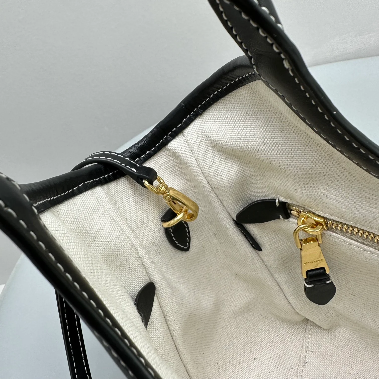 Сумка-тоут Miu Miu Ivy - маленькая, черная.