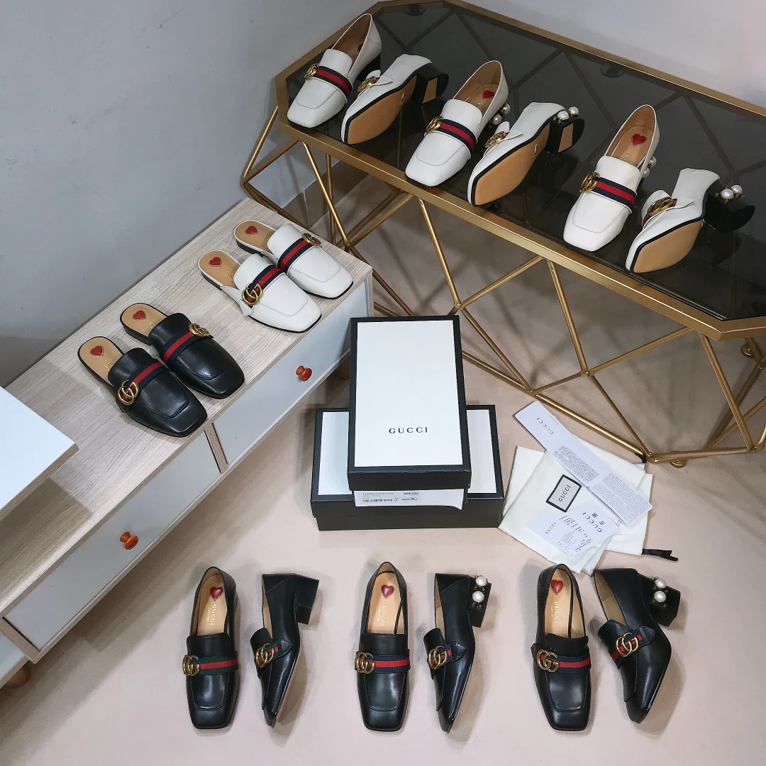 Туфли Gucci в афро-стиле - на низком и высоком каблуке - массивные каблуки - изображение из коллекции