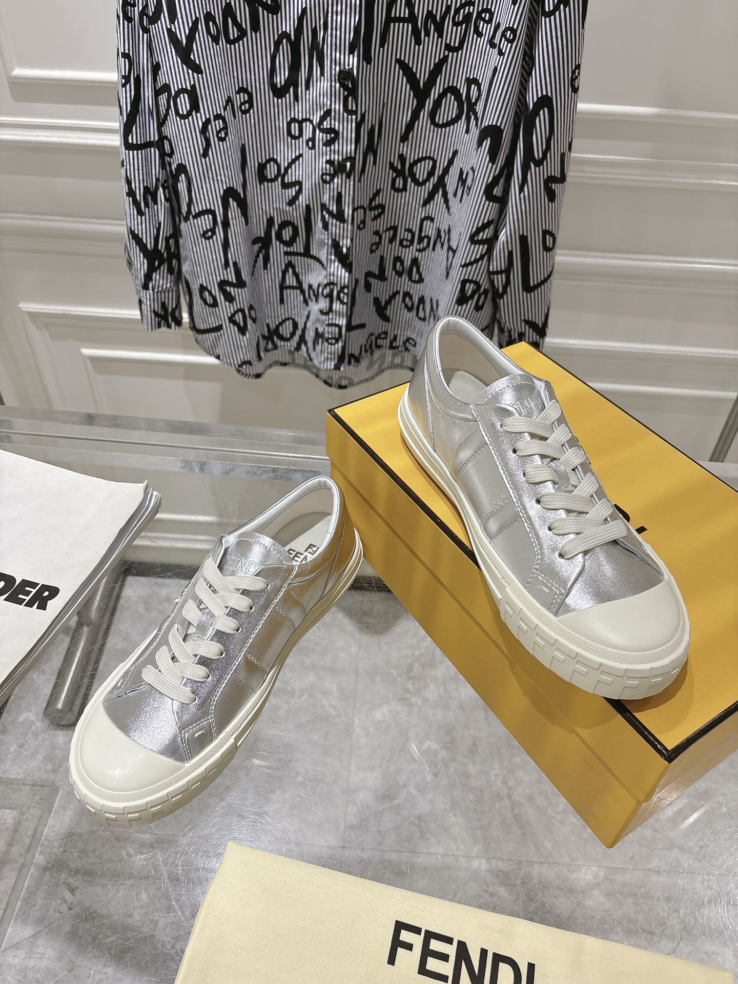 Повседневные туфли Fendi 2024 - серебристые