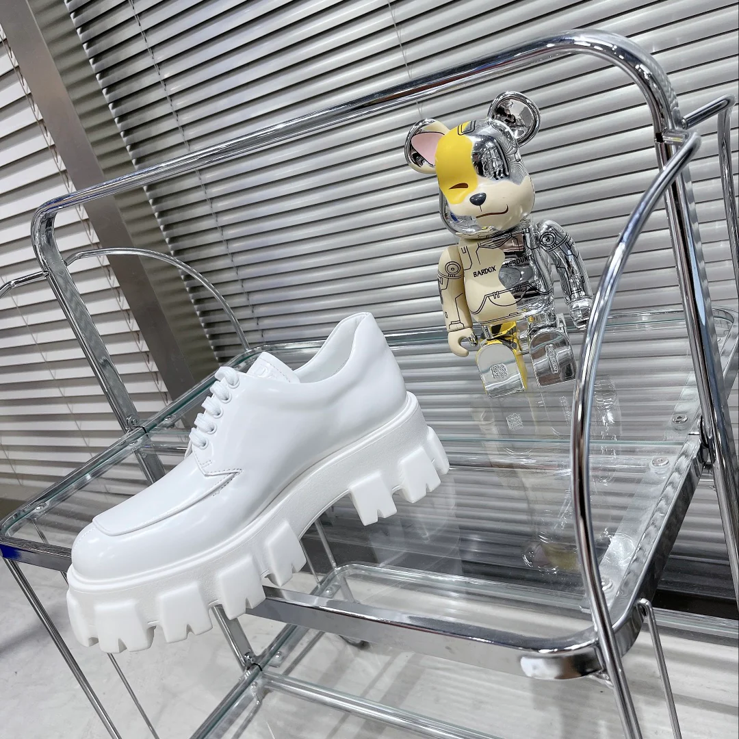 Кожаные туфли Prada на платформе со шнуровкой - 1