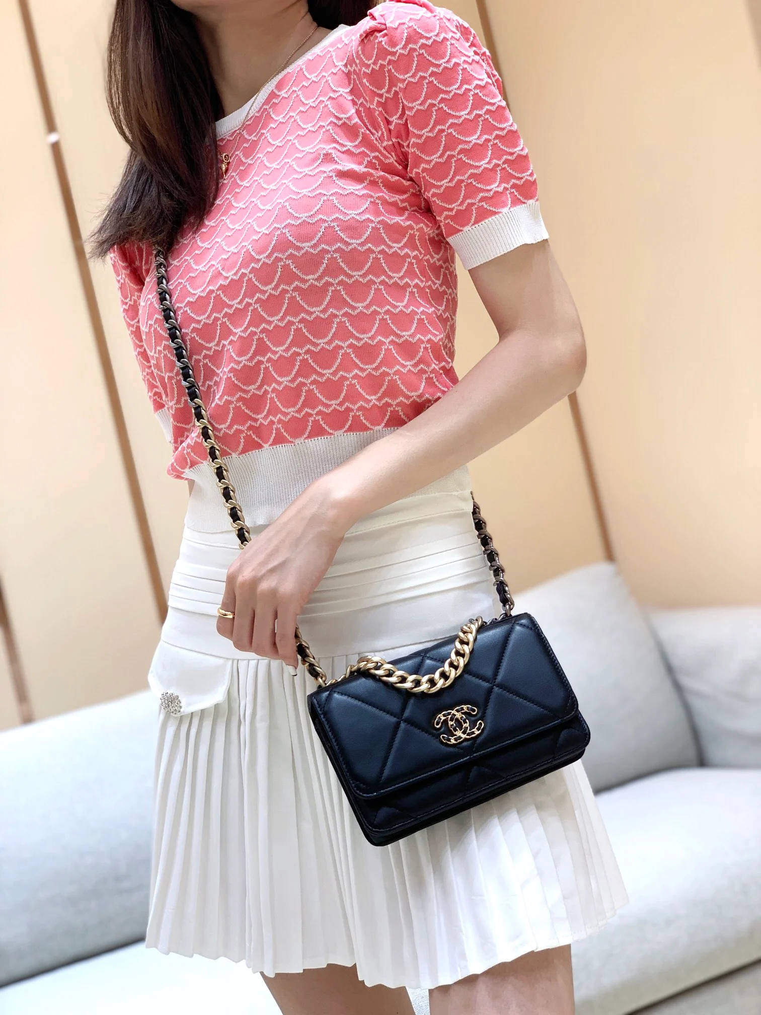 Сумка-клатч/кроссбоди Chanel Classic Logo Quilted WOC 2019 года, черная.