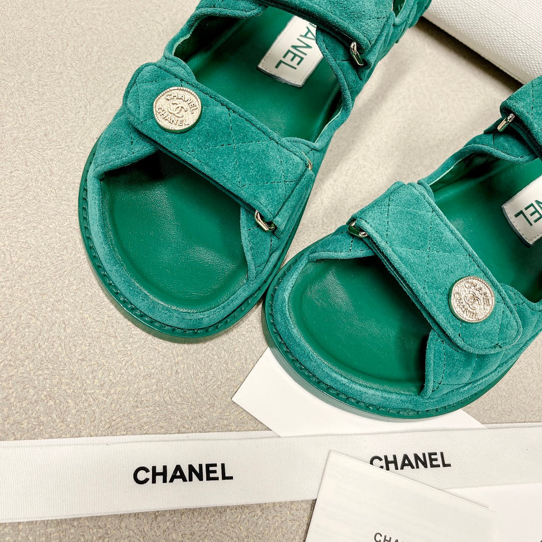 Chanel - Зеленые кожаные сандалии в клетку