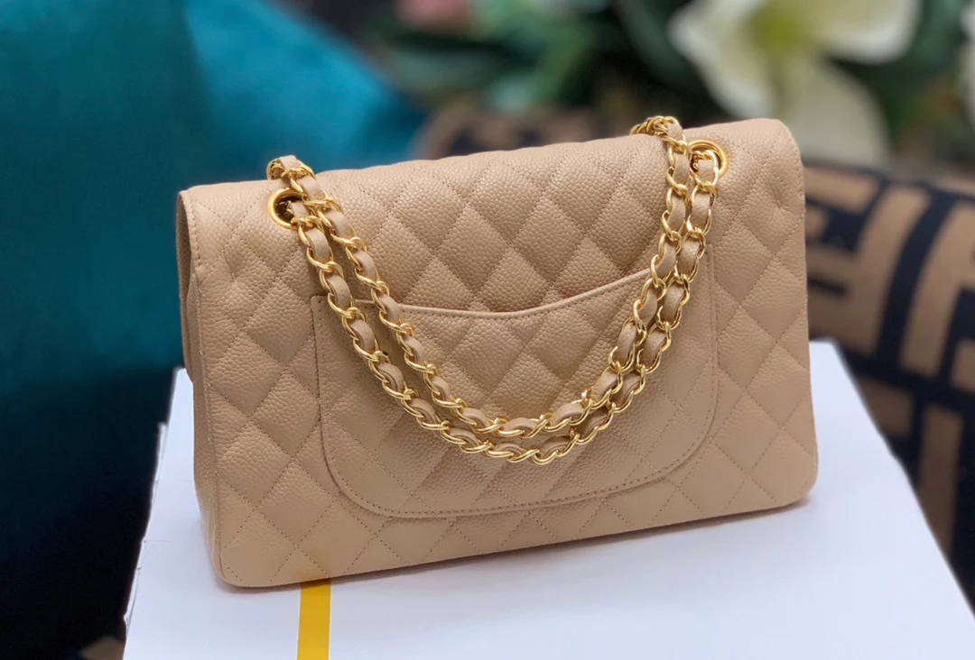 Chanel - Сумка из телячьей кожи с мелким шариковым узором - Цвет 