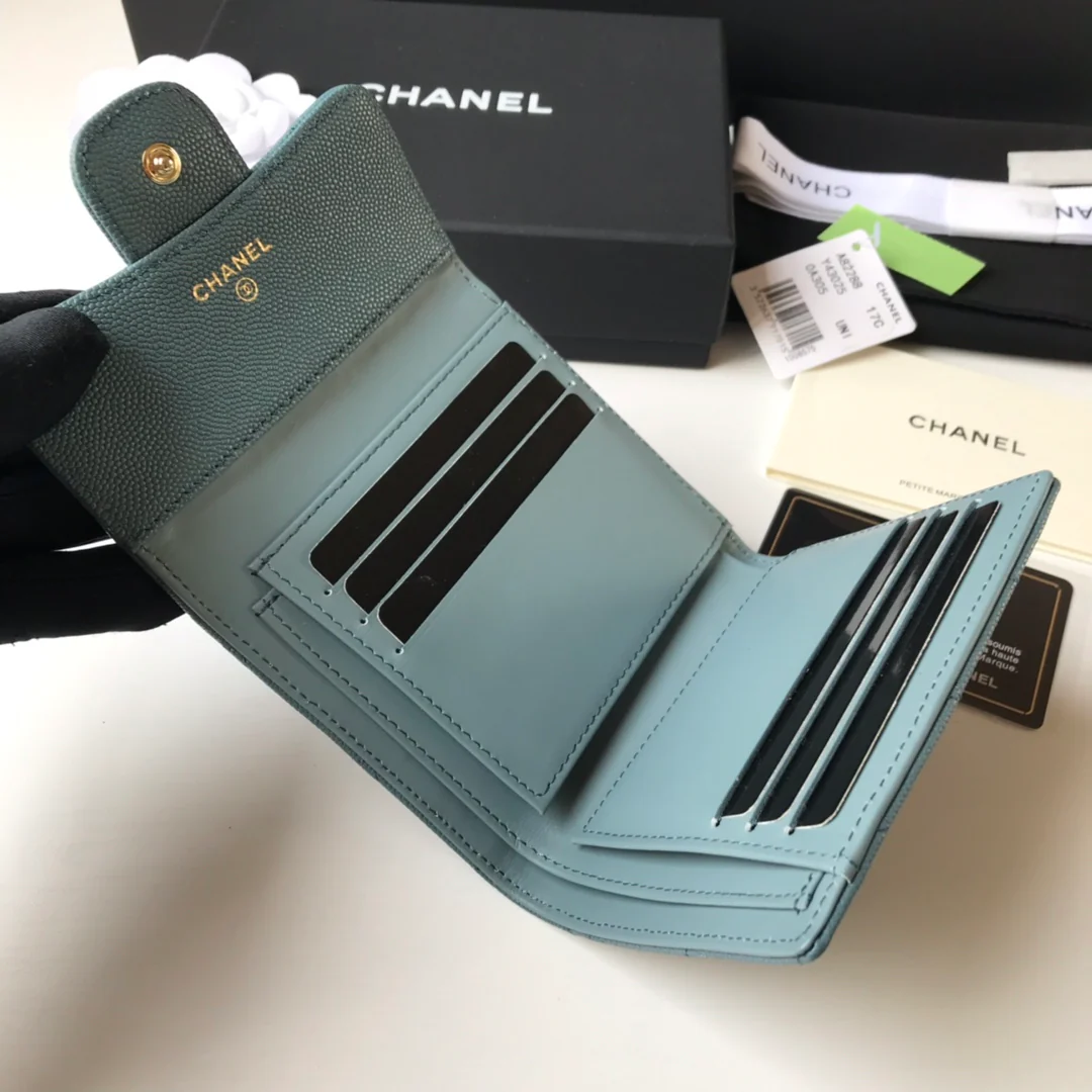 Chanel 三折短夹-雾霾蓝球纹皮金扣