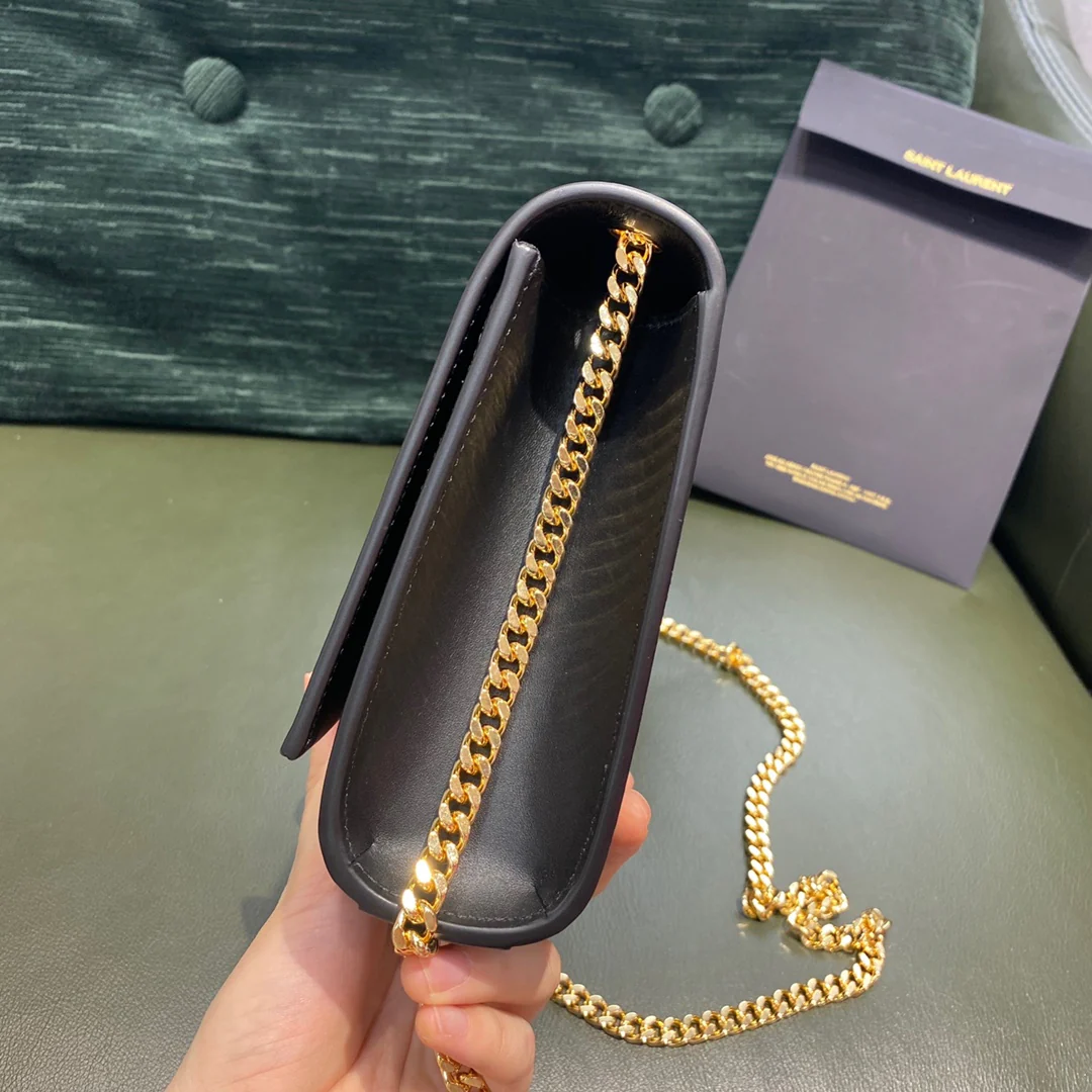 Черная сумка YSL Kate на цепочке с золотой пряжкой