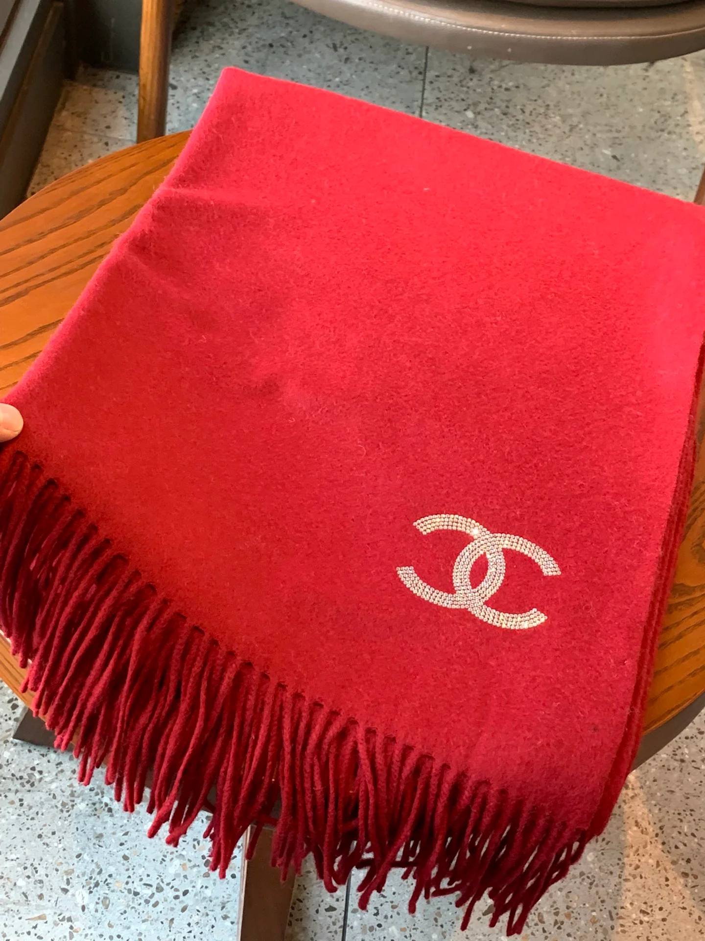 Chanel - Кашемировый шарф, украшенный бриллиантами - 180-70-102 см - Красный