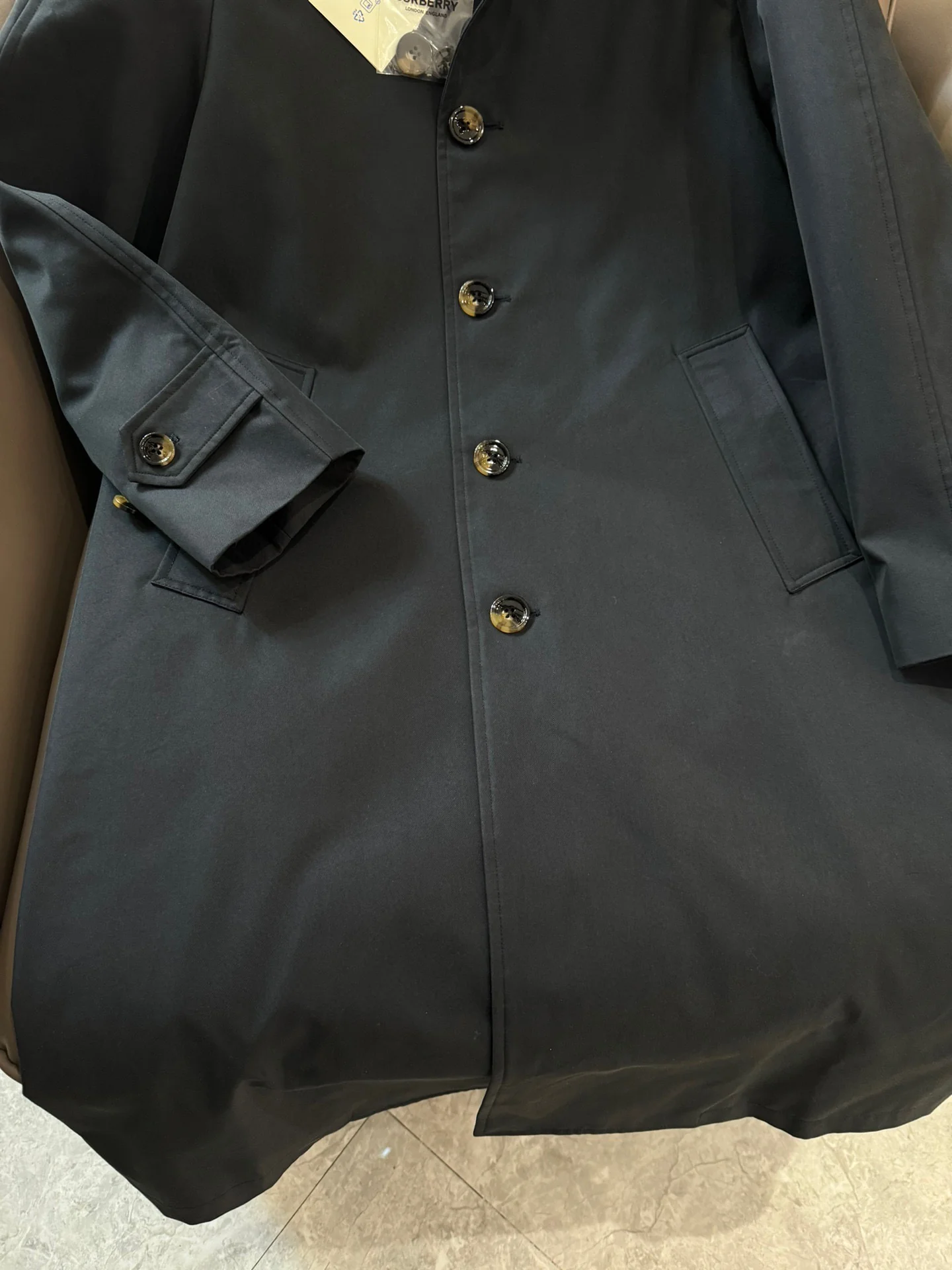 Тренч Burberry 2403-24ss на пуговицах, черный