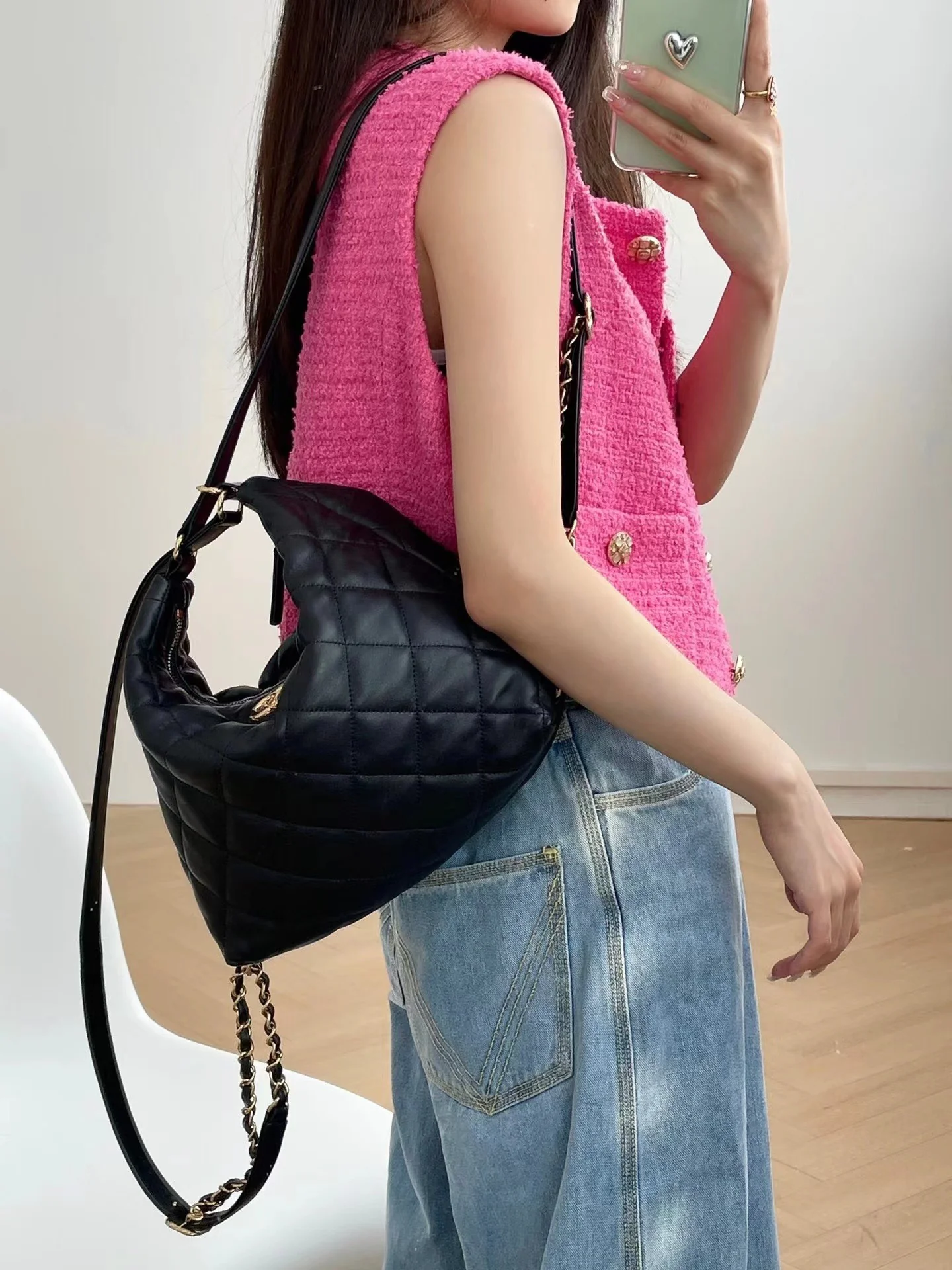 Сумка Chanel Hobo Hippie 2022 года