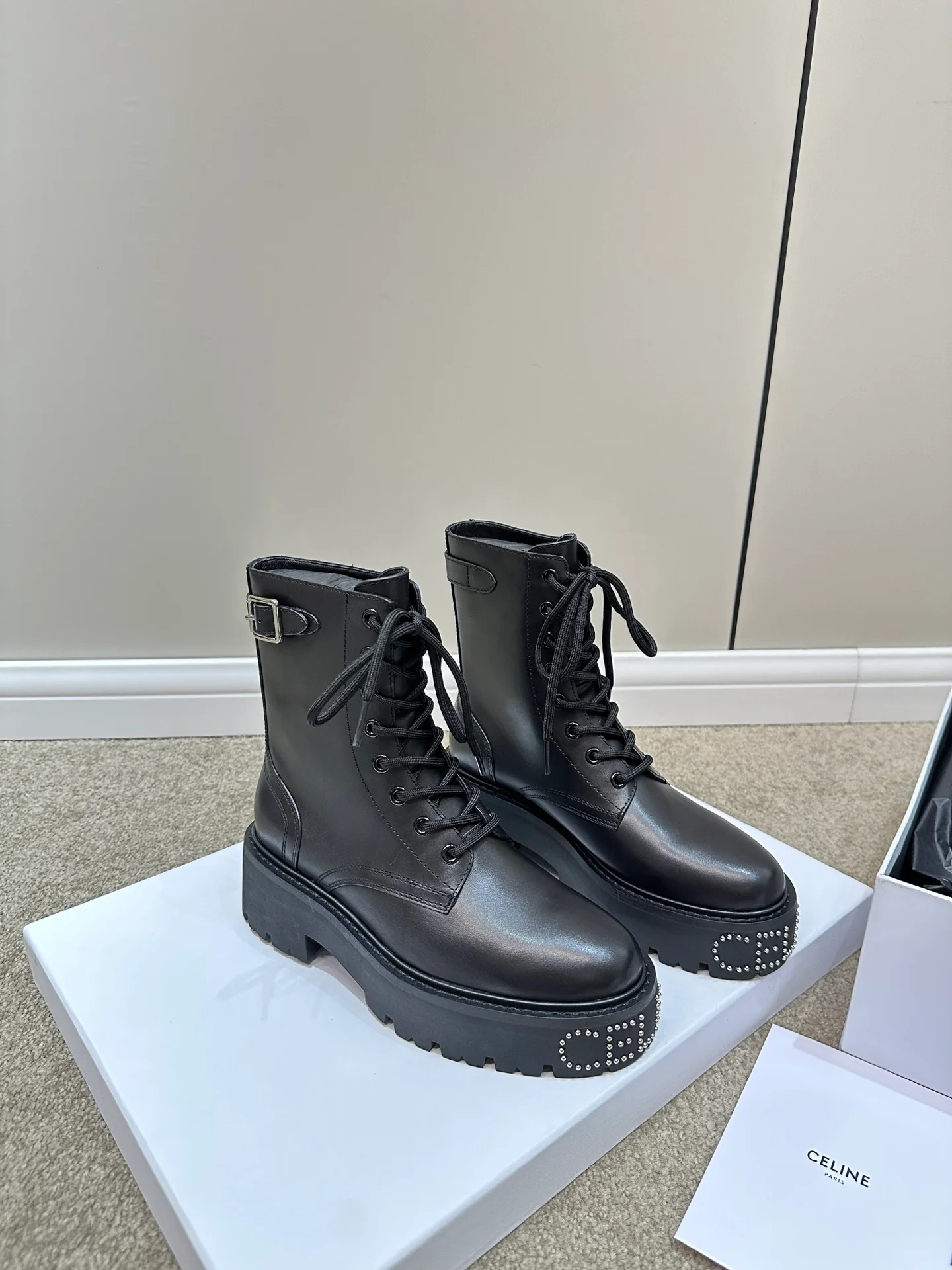 Ботильоны Celine на платформе из телячьей кожи, черные, со шнуровкой.