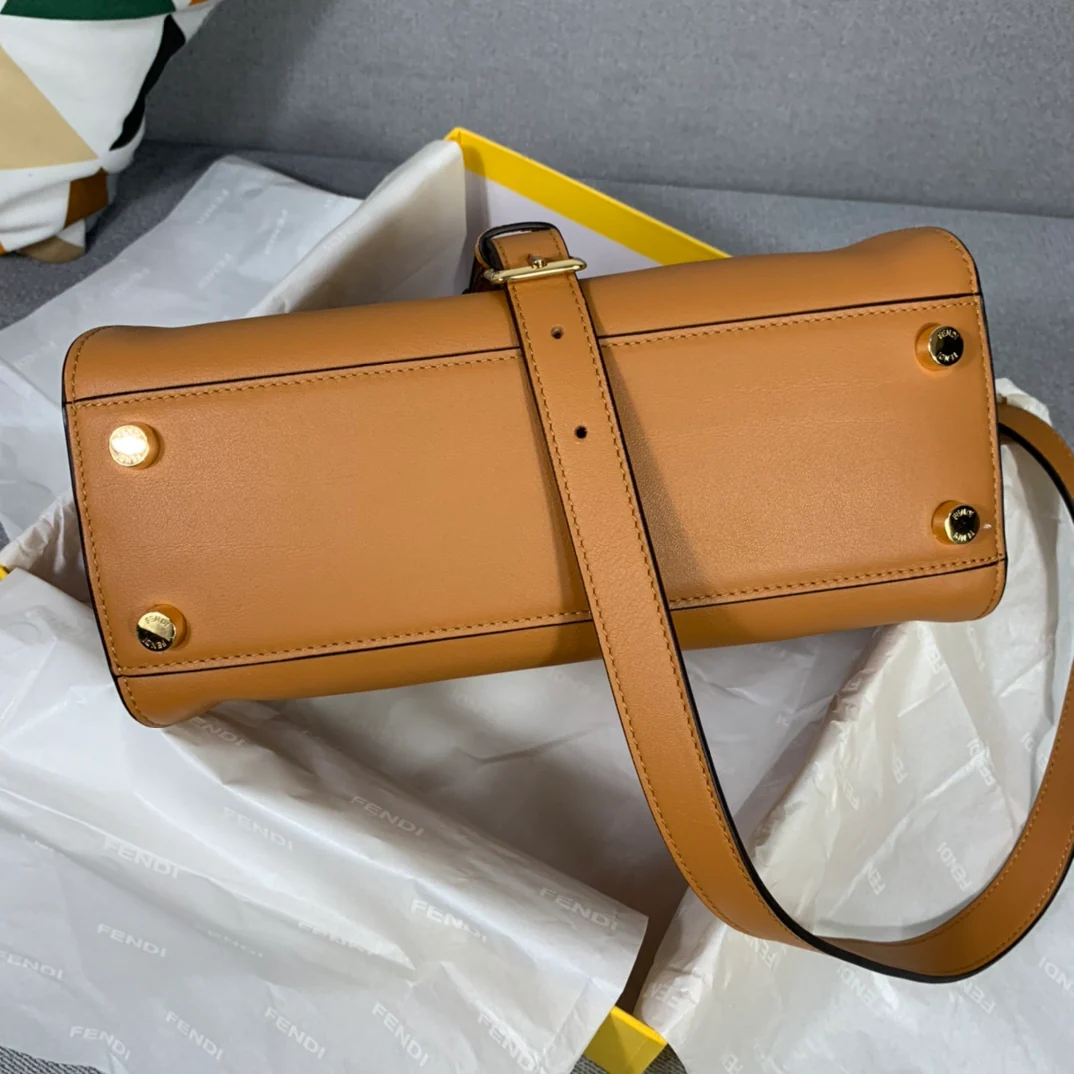 Сумка Fendi Peekaboo из коричневой кожи