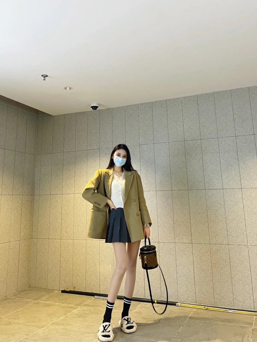 m43986-LV-Cannes Money Bucket-Handbag/Crossbody Bag