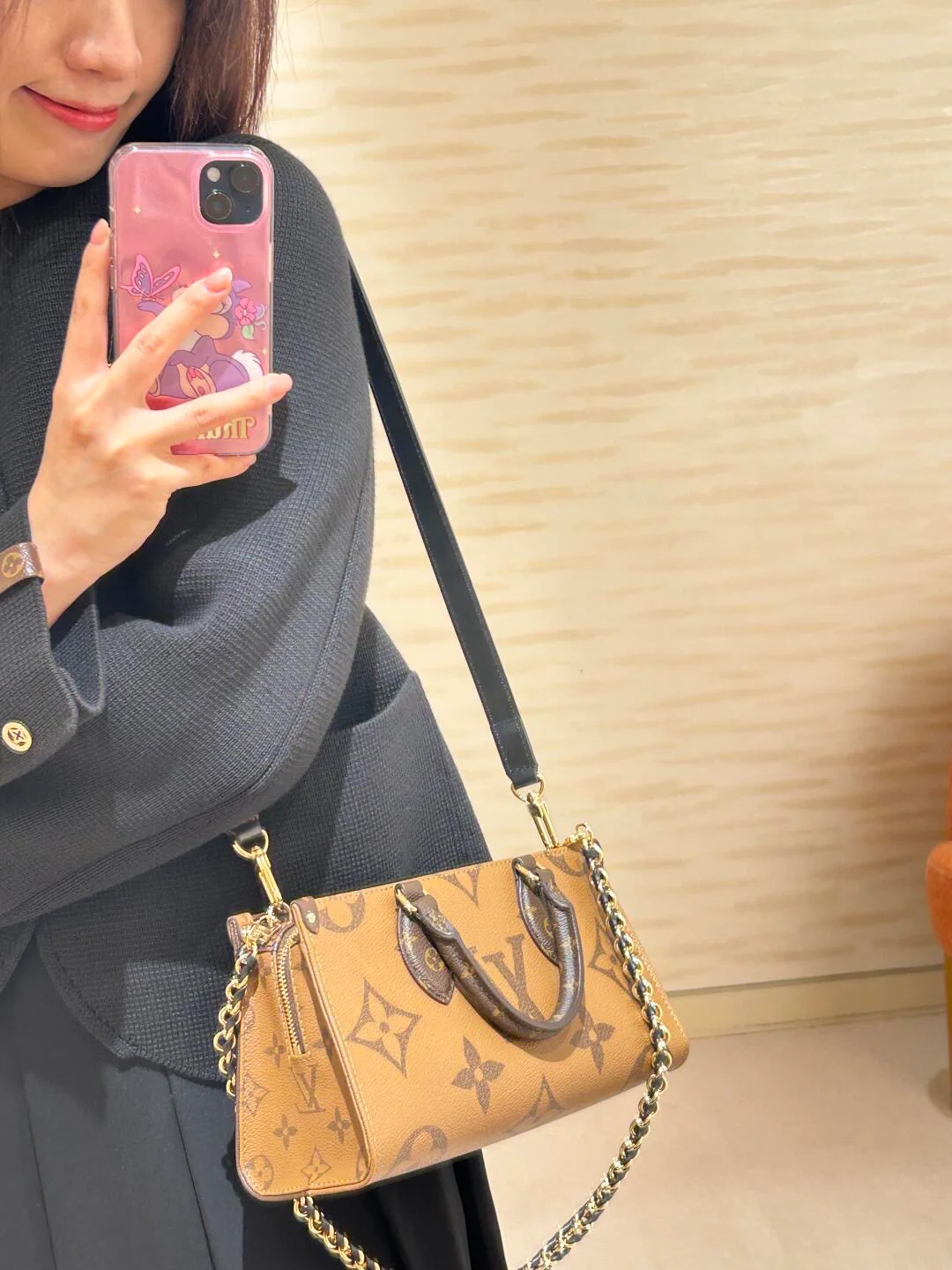 LV-mb163c-onthego-east-west-chain-handbag-classic monogram