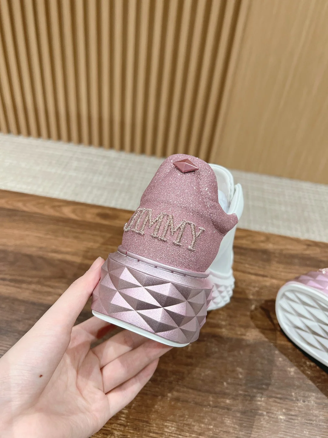 Обувь марки JC - повседневная модель 2024 года - розовая.