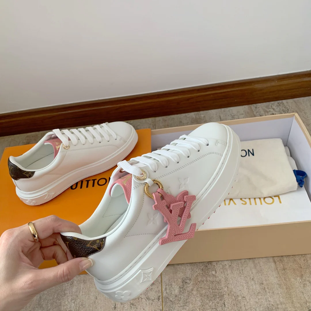 Белые кроссовки на платформе LV Time Out Series с розовым язычком