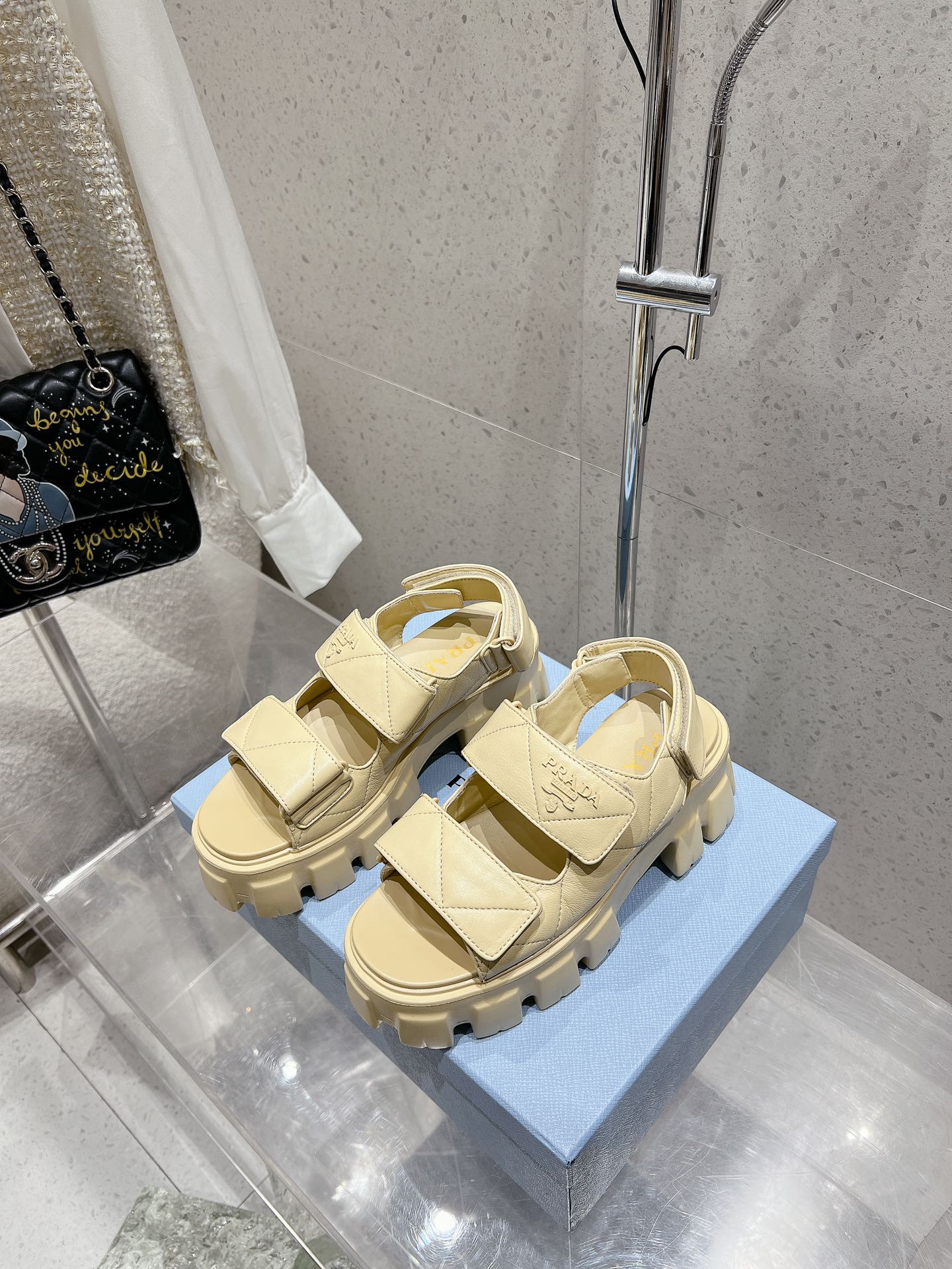 Сандалии Prada 2024 на липучках - желтые