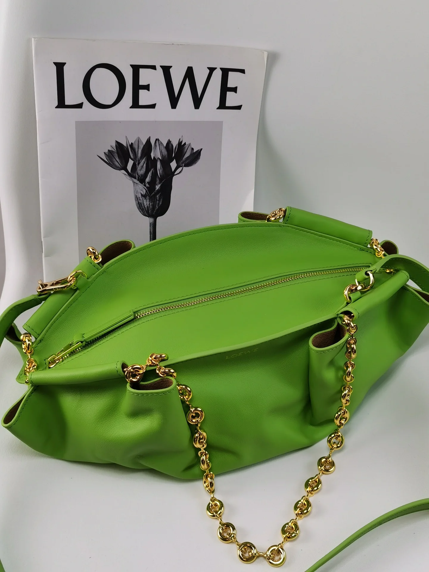 Сумка для прогулок Loewe Paseo - телячья кожа наппа - маленькая - с цепочкой - зеленая