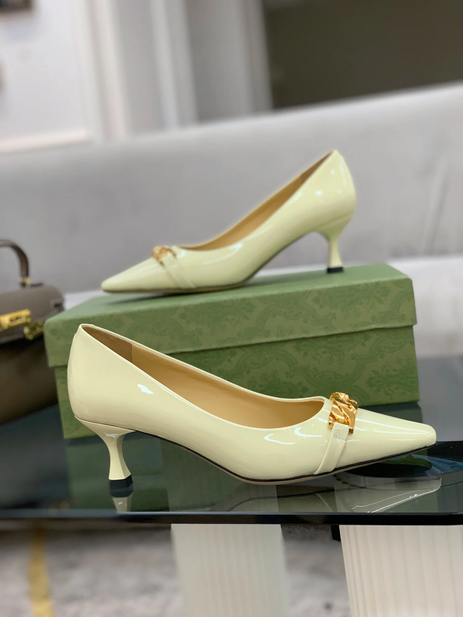 туфли на низком каблуке с цепочкой Gucci